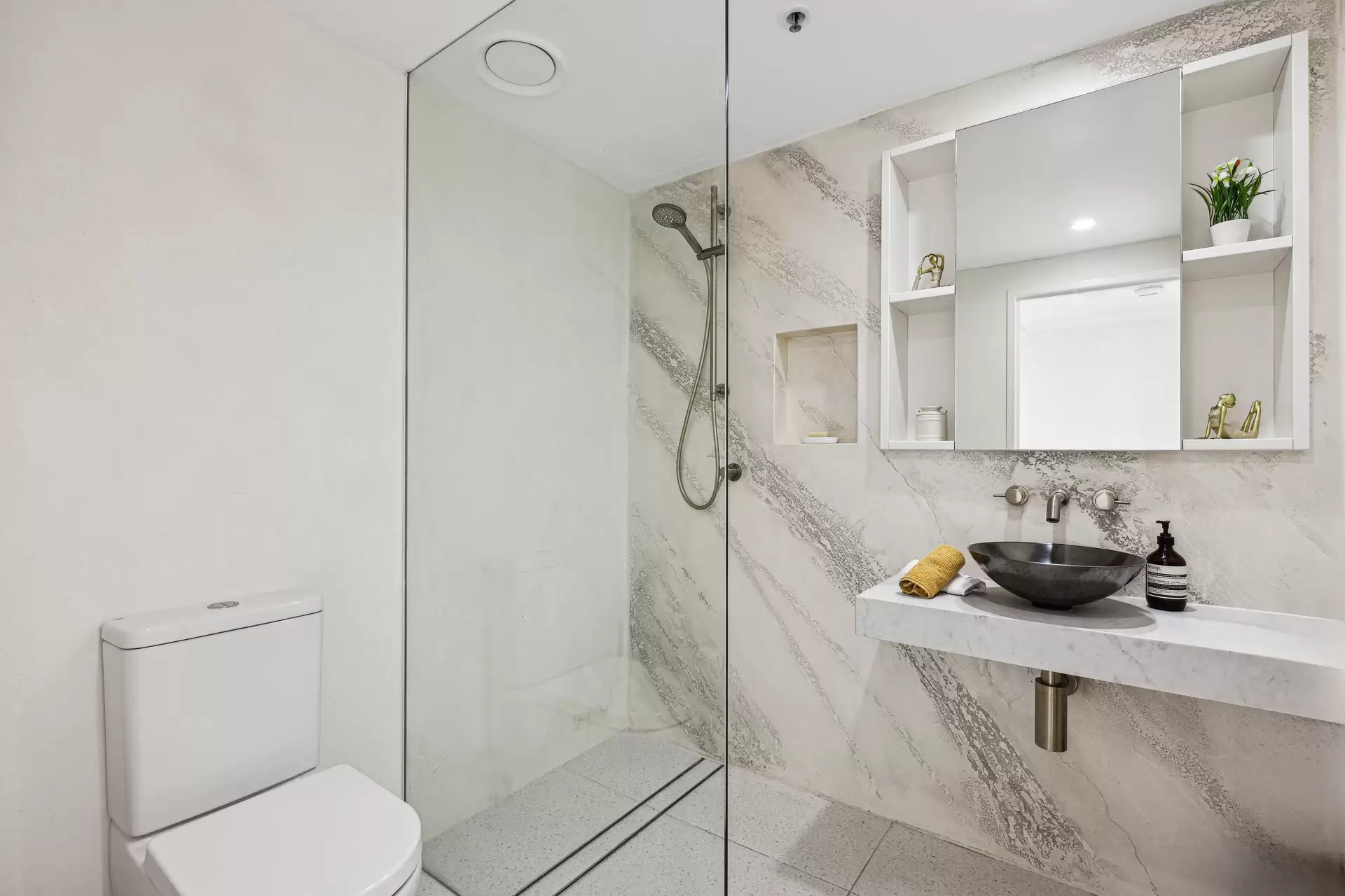 99/59 Pacific Street, Main Beach Sold by Queensland Sotheby's International Realty - image 1