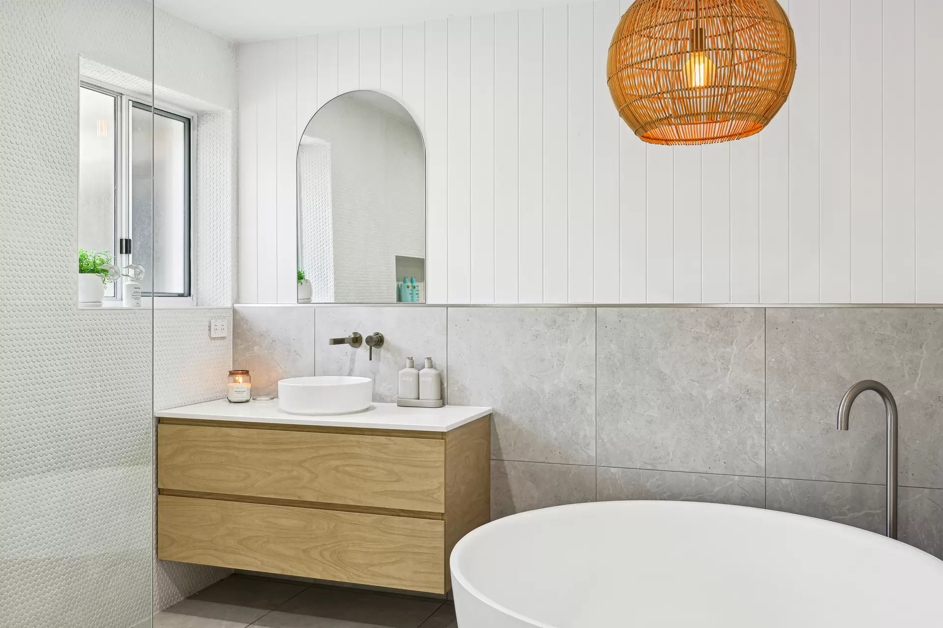 11 Rannock Avenue, Benowa Waters Sold by Queensland Sotheby's International Realty - image 1