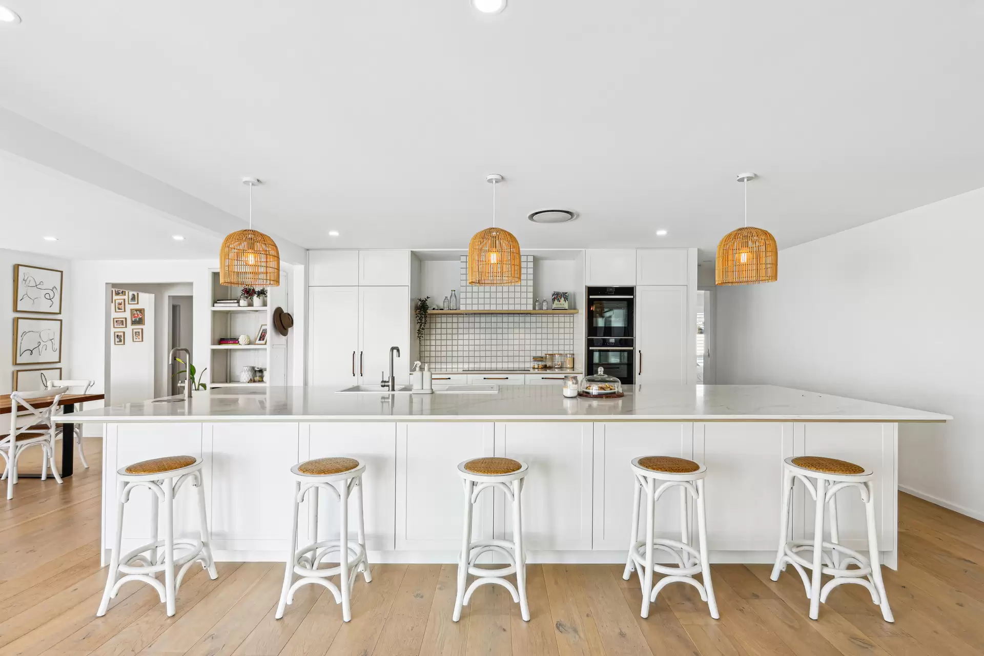 11 Rannock Avenue, Benowa Waters Sold by Queensland Sotheby's International Realty - image 1