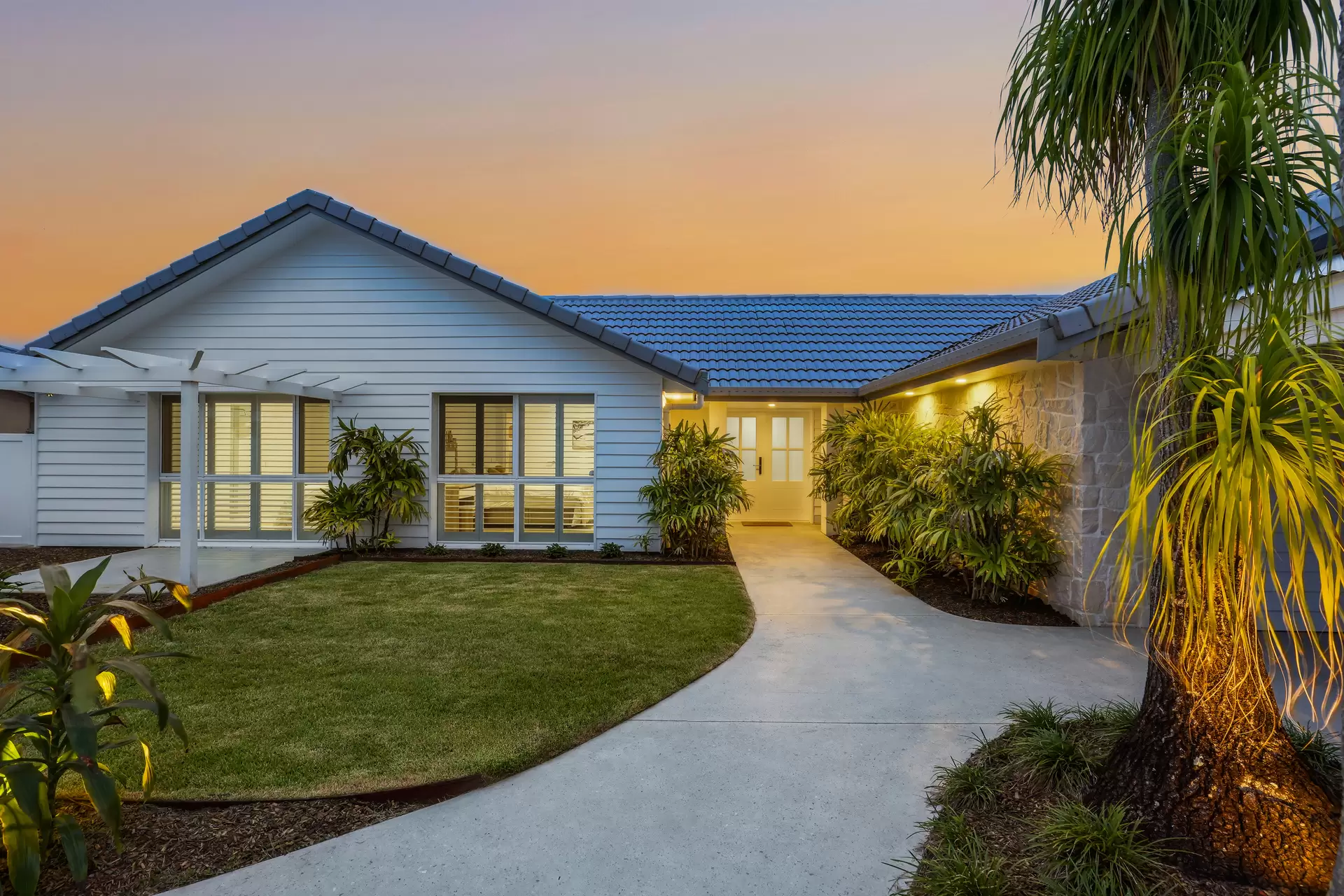 11 Rannock Avenue, Benowa Waters Sold by Queensland Sotheby's International Realty - image 1