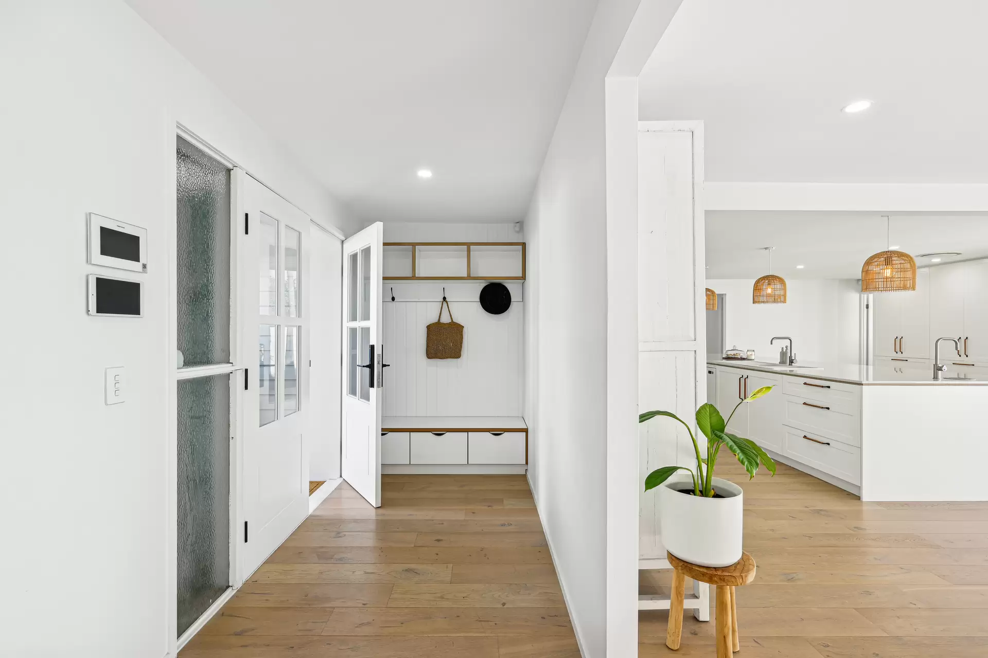 11 Rannock Avenue, Benowa Waters Sold by Queensland Sotheby's International Realty - image 1