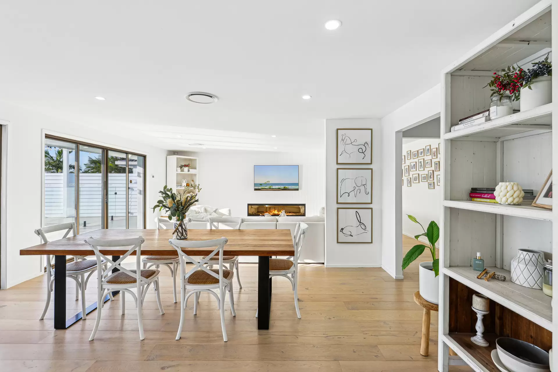 11 Rannock Avenue, Benowa Waters Sold by Queensland Sotheby's International Realty - image 1