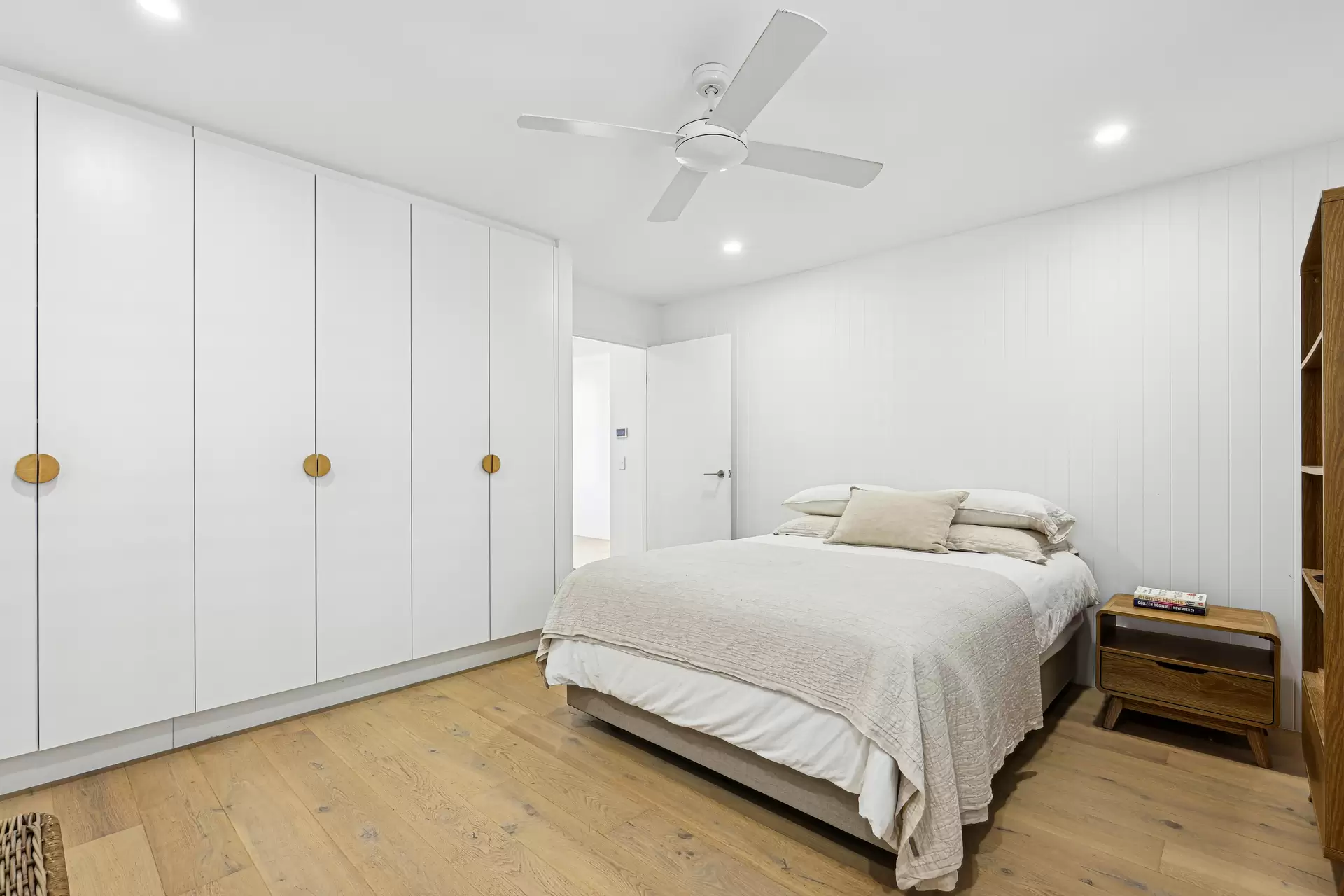 11 Rannock Avenue, Benowa Waters Sold by Queensland Sotheby's International Realty - image 1