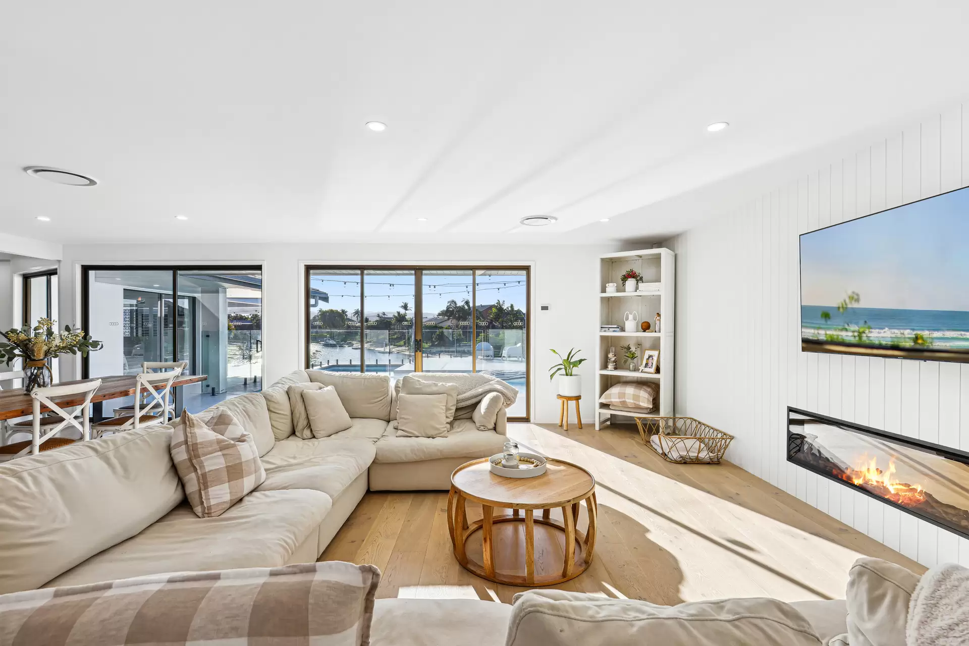 11 Rannock Avenue, Benowa Waters Sold by Queensland Sotheby's International Realty - image 1