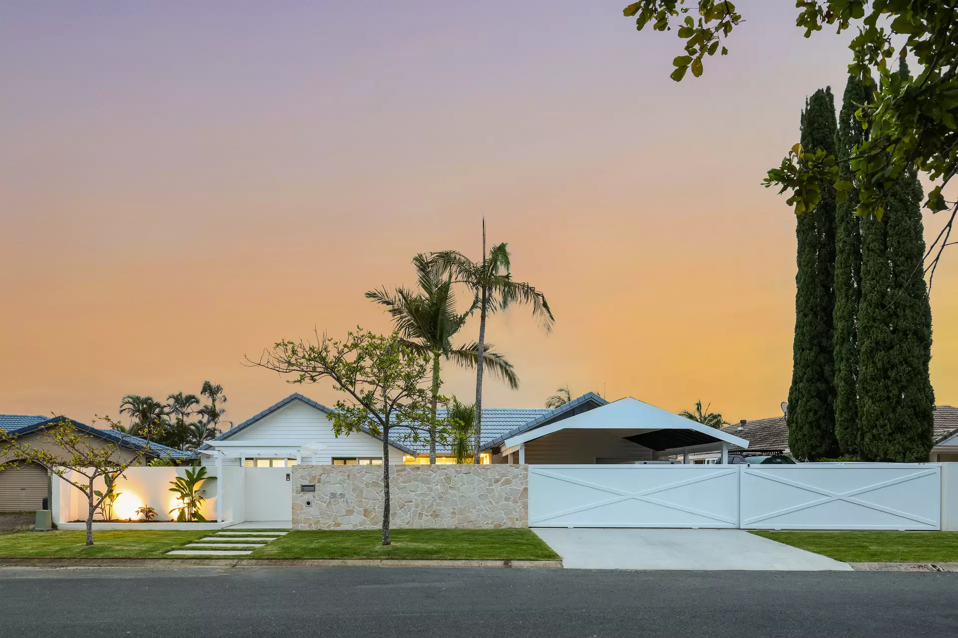 11 Rannock Avenue, Benowa Waters Sold by Queensland Sotheby's International Realty - image 1