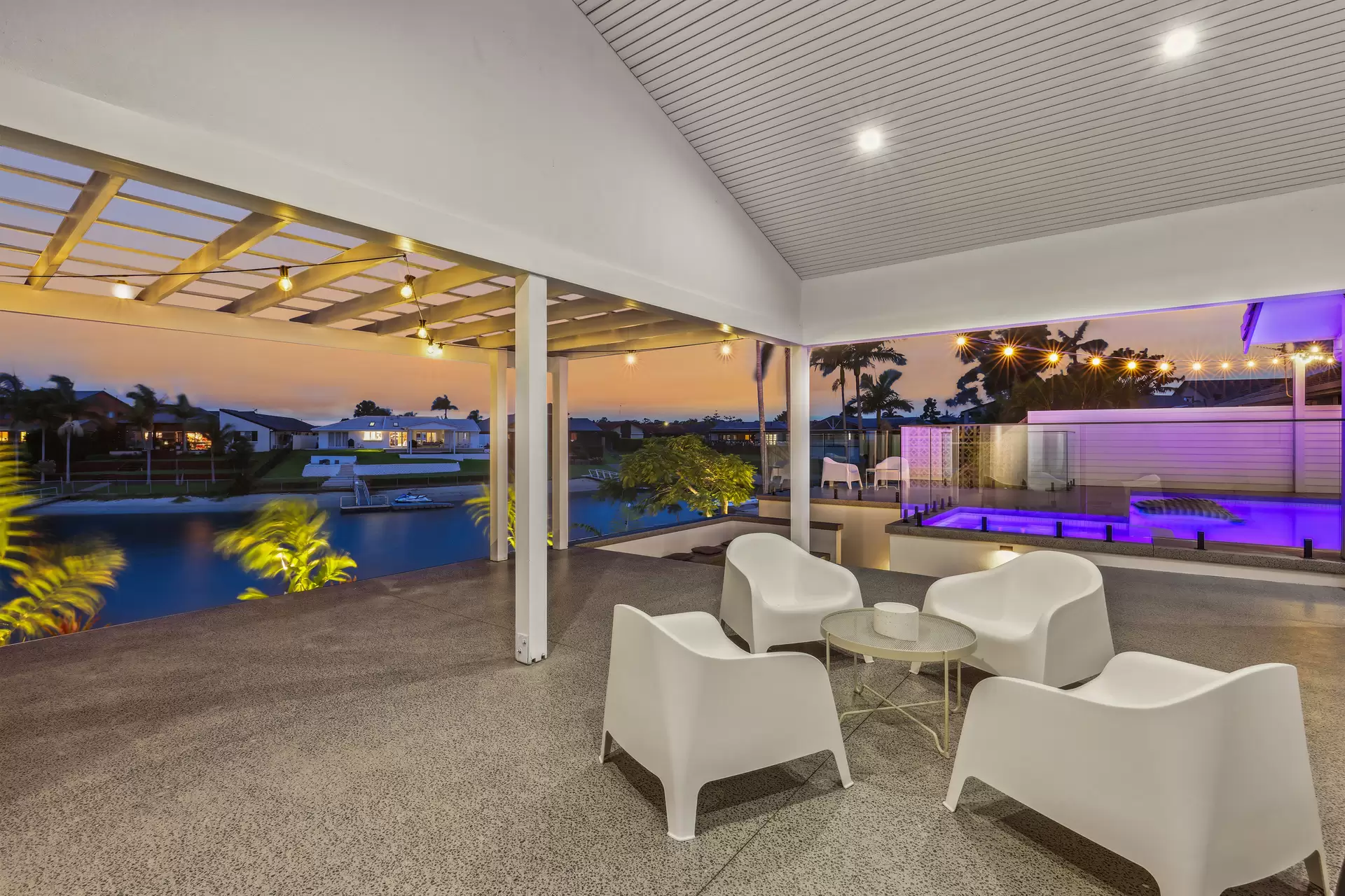 11 Rannock Avenue, Benowa Waters Sold by Queensland Sotheby's International Realty - image 1