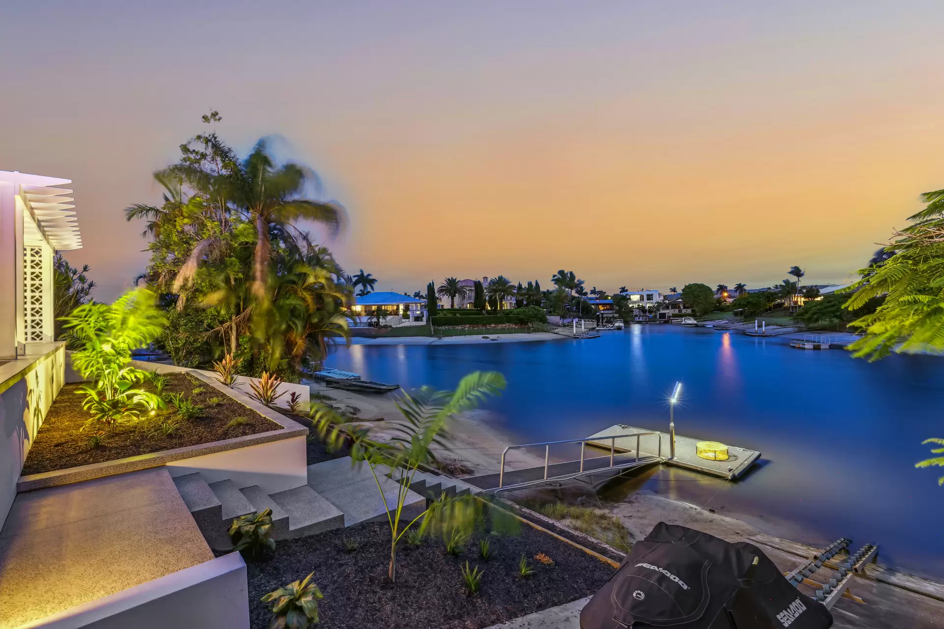 11 Rannock Avenue, Benowa Waters Sold by Queensland Sotheby's International Realty - image 1