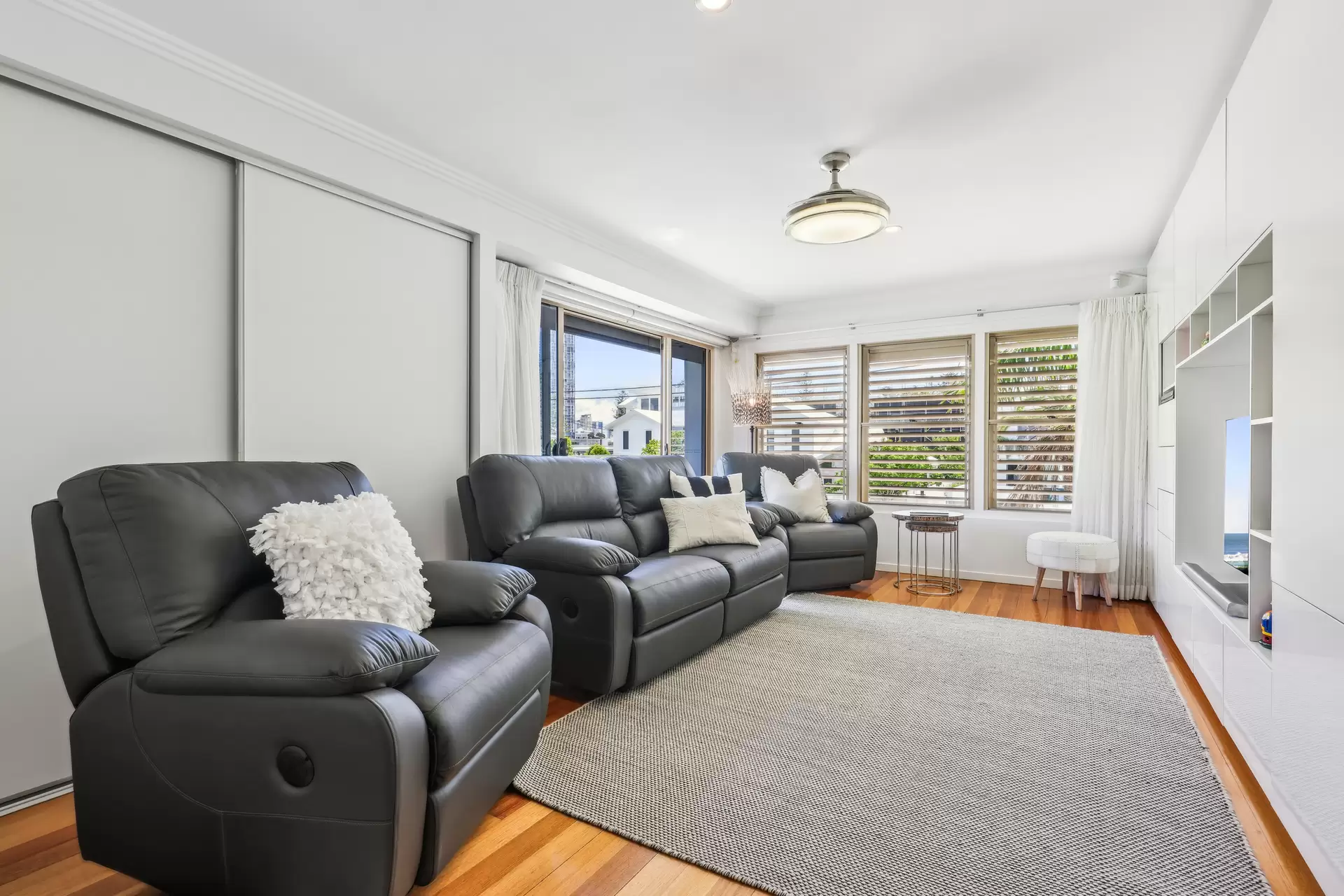 1/60 Woodroffe Avenue, Main Beach Sold by Queensland Sotheby's International Realty - image 1