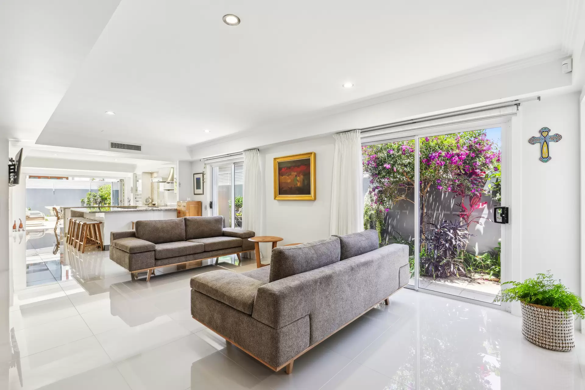 1/60 Woodroffe Avenue, Main Beach Sold by Queensland Sotheby's International Realty - image 1