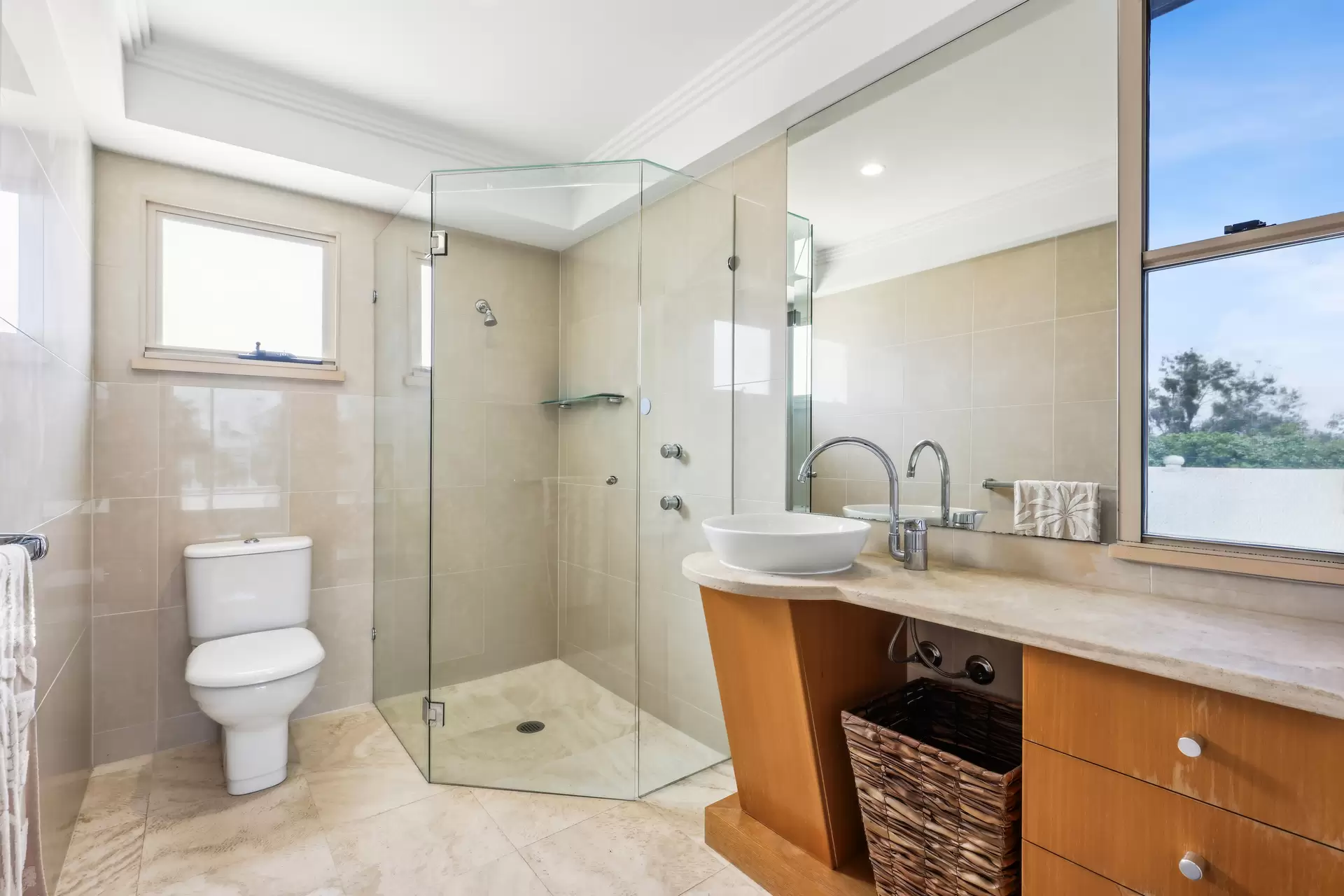 1/60 Woodroffe Avenue, Main Beach Sold by Queensland Sotheby's International Realty - image 1