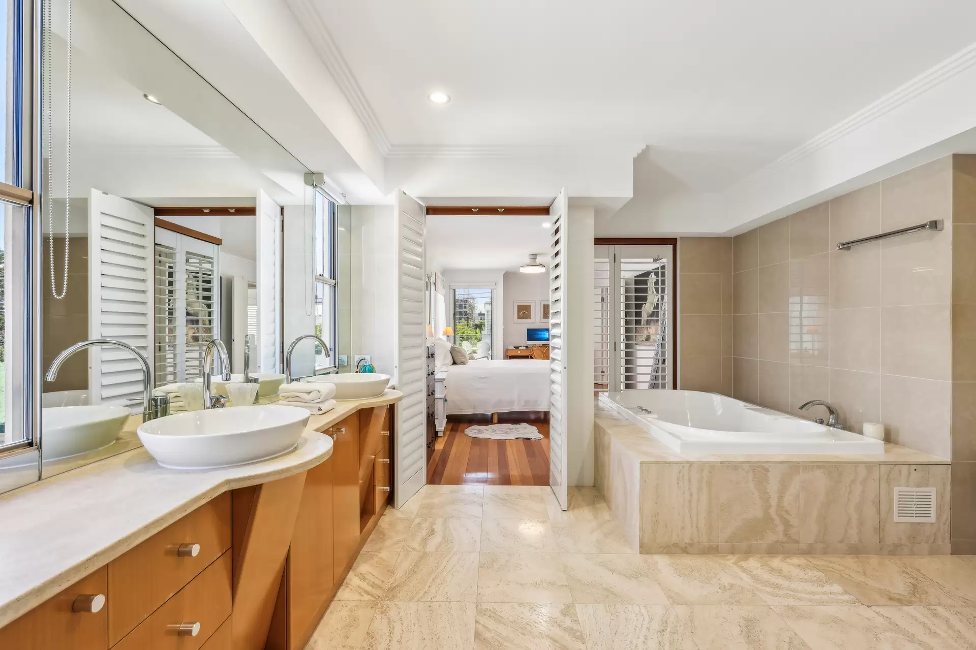 1/60 Woodroffe Avenue, Main Beach Sold by Queensland Sotheby's International Realty - image 1