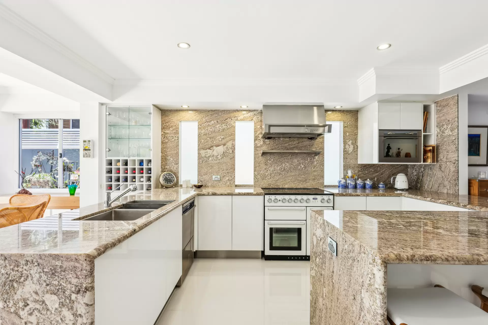 1/60 Woodroffe Avenue, Main Beach Sold by Queensland Sotheby's International Realty - image 1