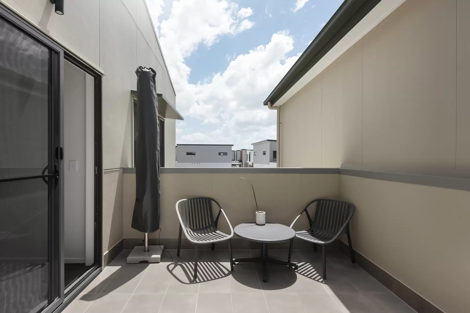 2/191 Marina Quays Boulevard, Hope Island Sold by  - image 1