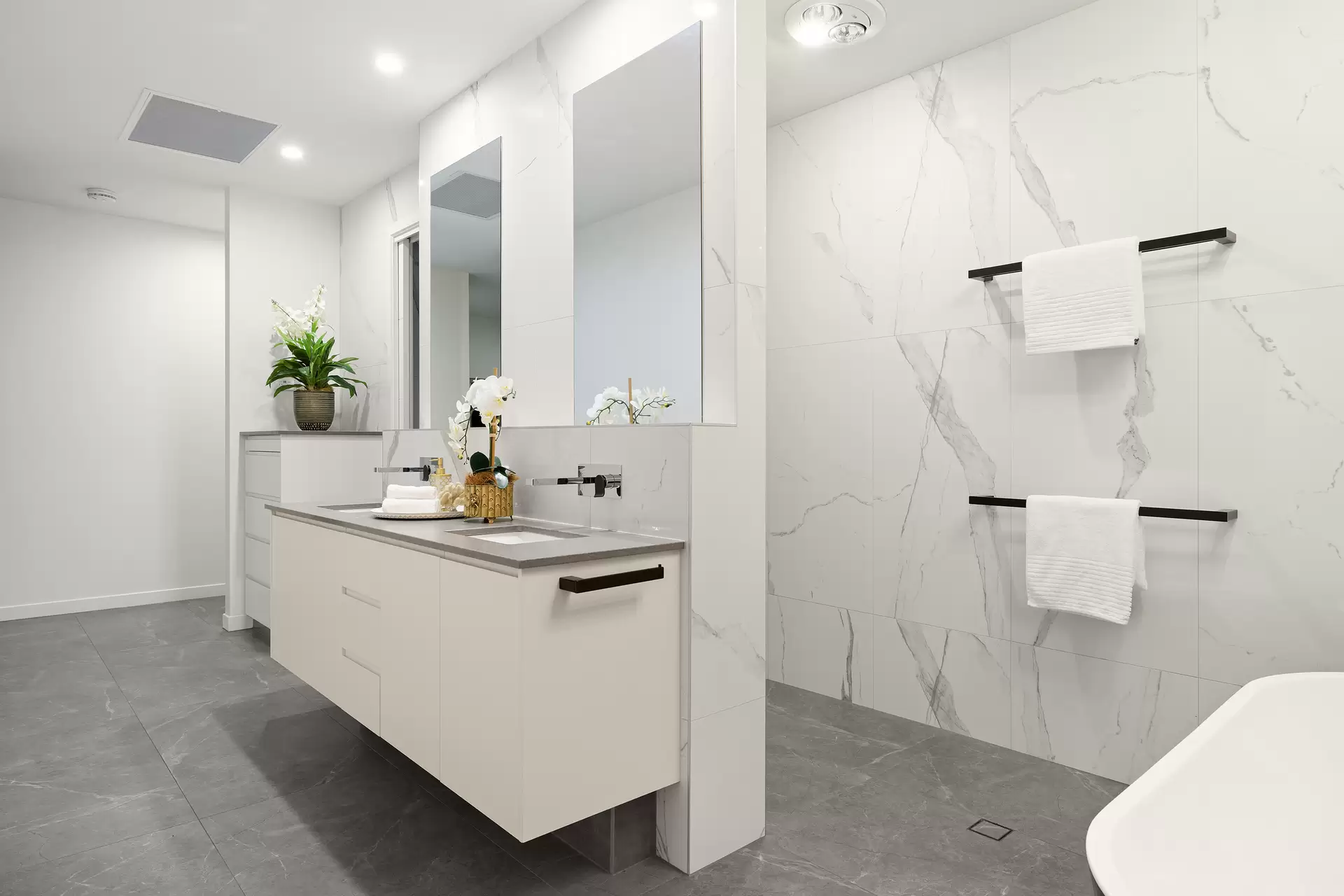 23 Kensington Lane, Tanawha Sold by  - image 1