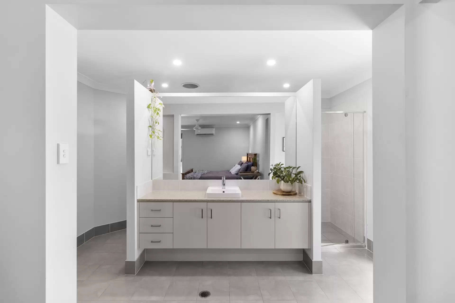 170 Ford Road, Burbank Sold by  - image 1