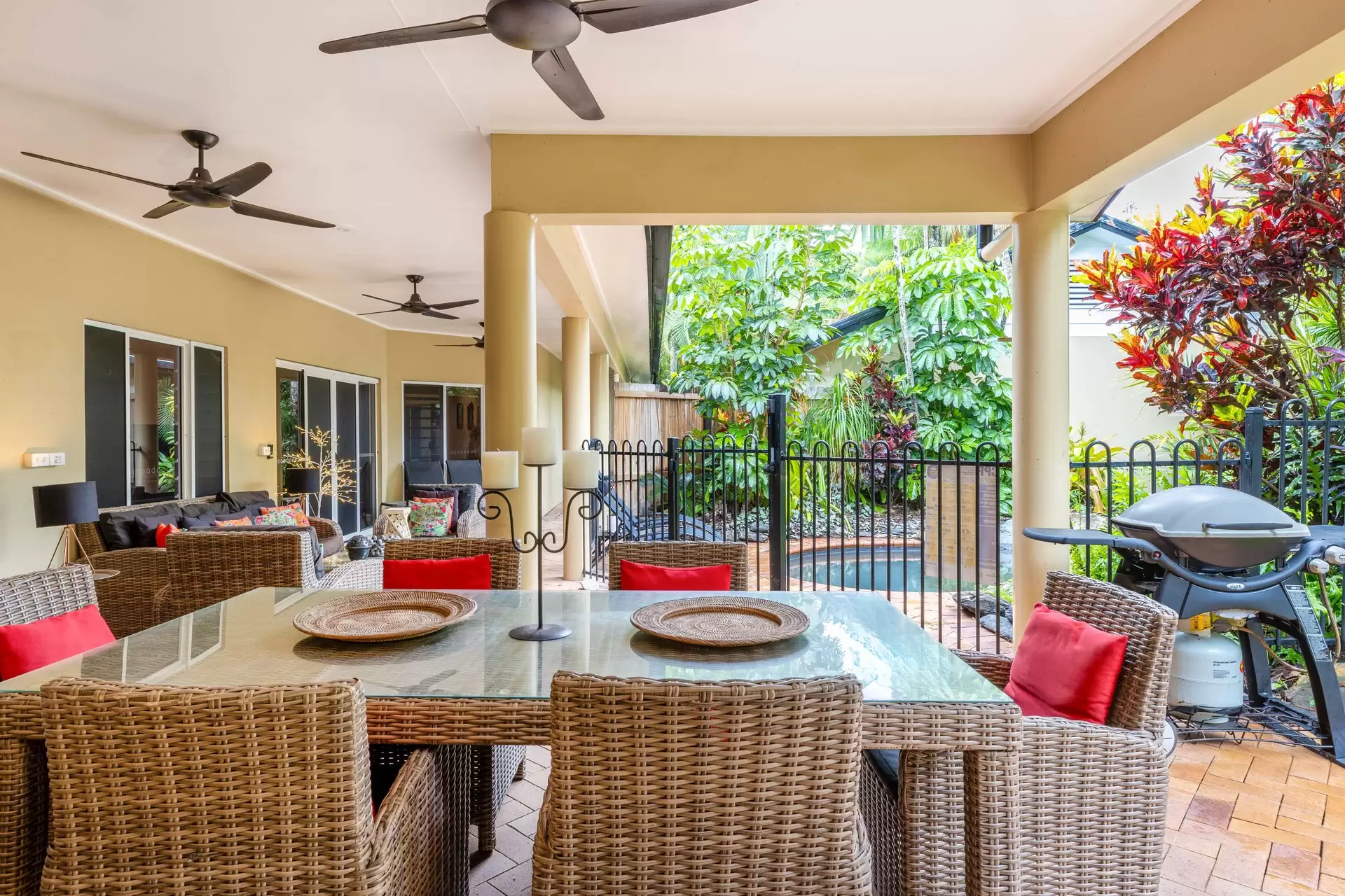 9 Trochus Close, Port Douglas Sold by Queensland Sotheby's International Realty - image 1