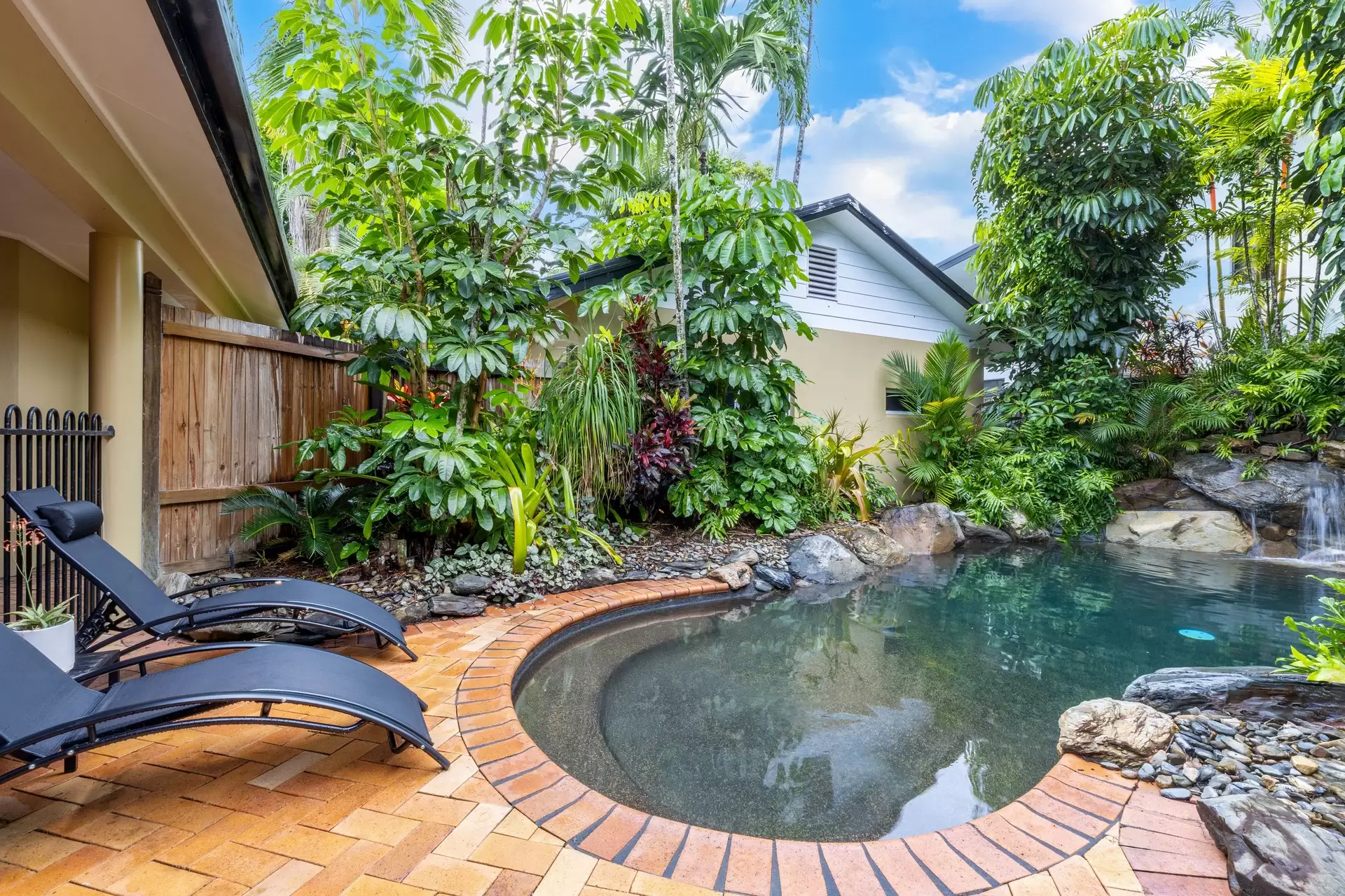 9 Trochus Close, Port Douglas Sold by Queensland Sotheby's International Realty - image 1