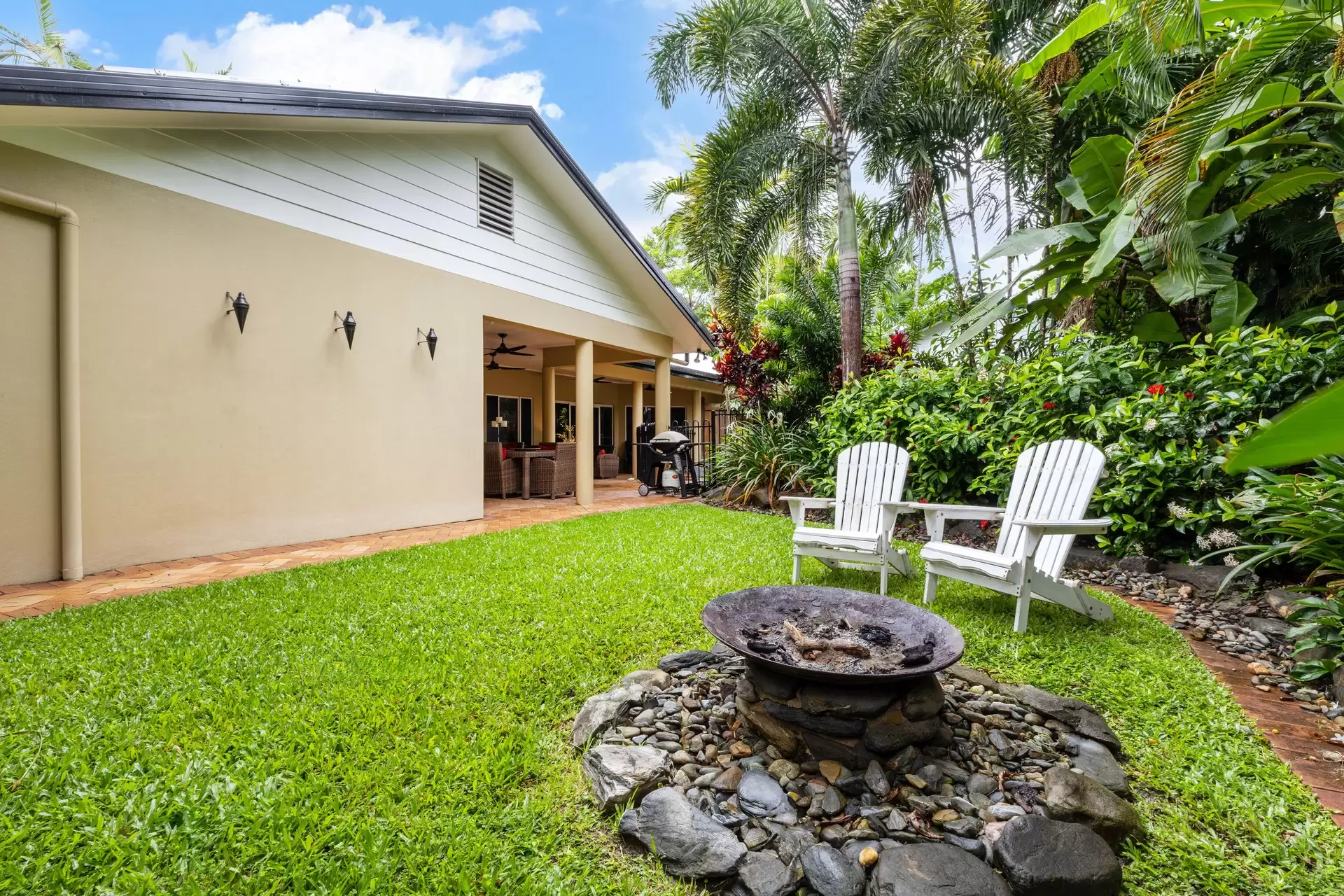 9 Trochus Close, Port Douglas Sold by Queensland Sotheby's International Realty - image 1