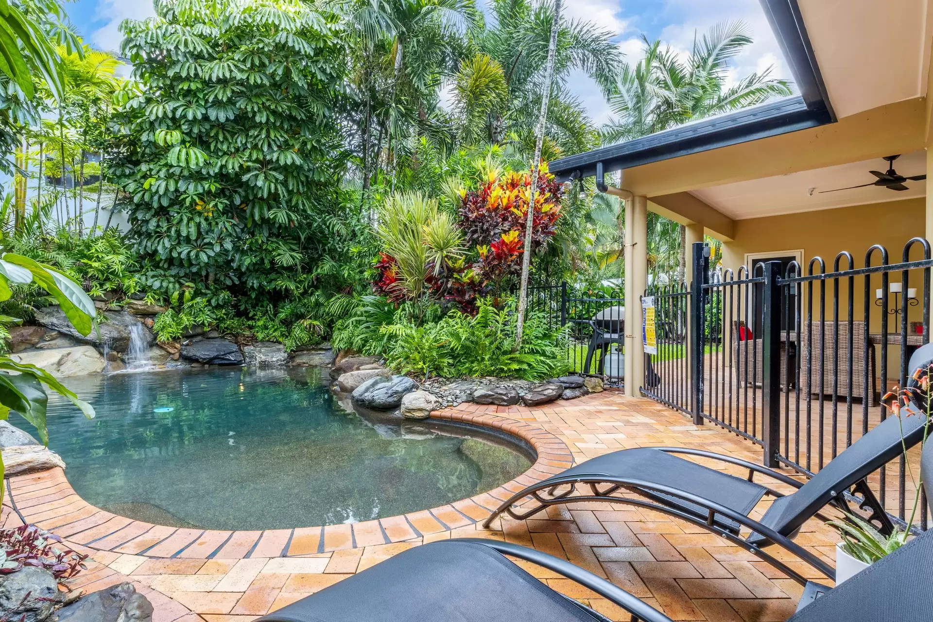 9 Trochus Close, Port Douglas Sold by Queensland Sotheby's International Realty - image 1