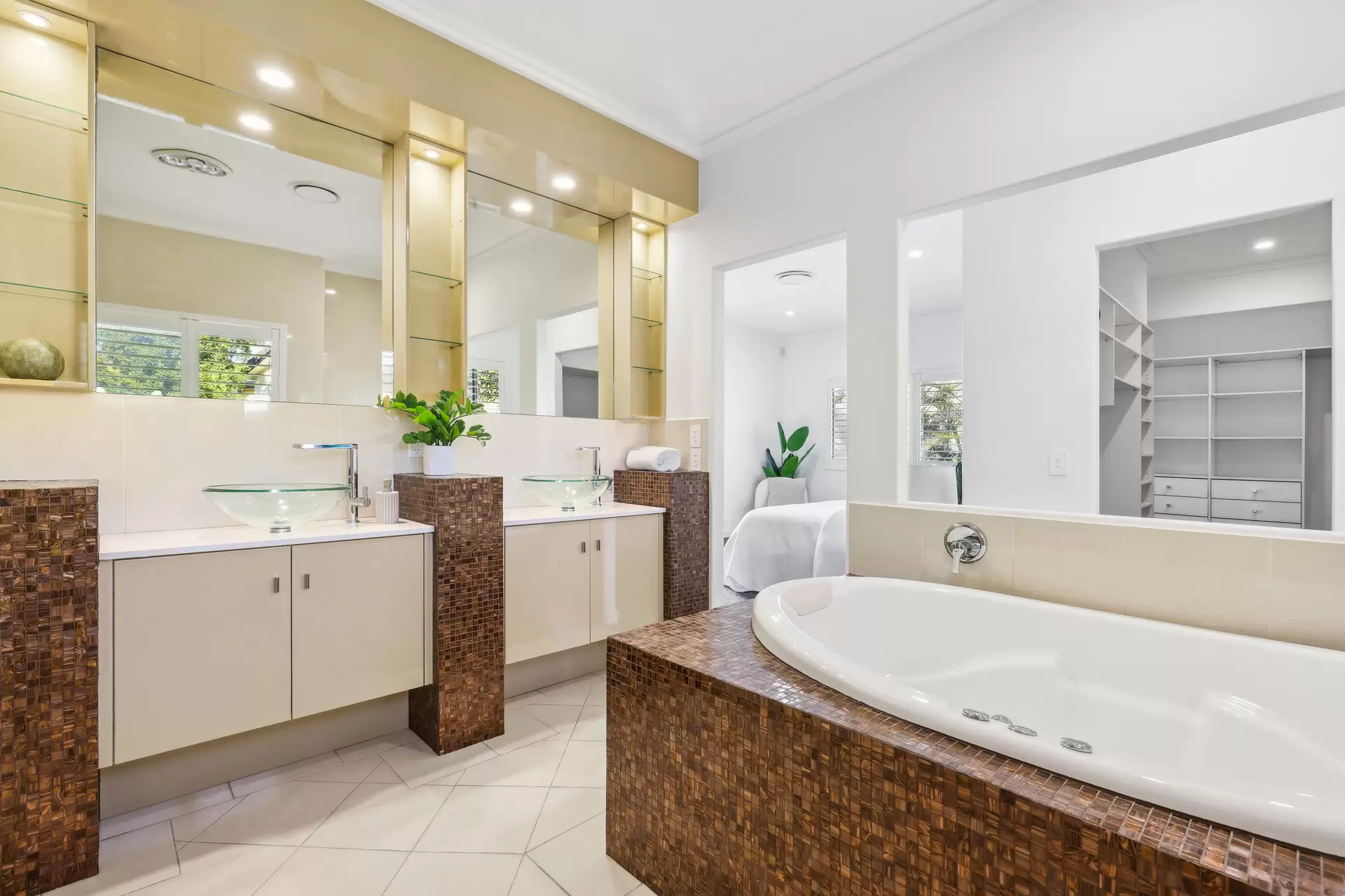 2/45 Winchester Street, Southport Sold by Queensland Sotheby's International Realty - image 1