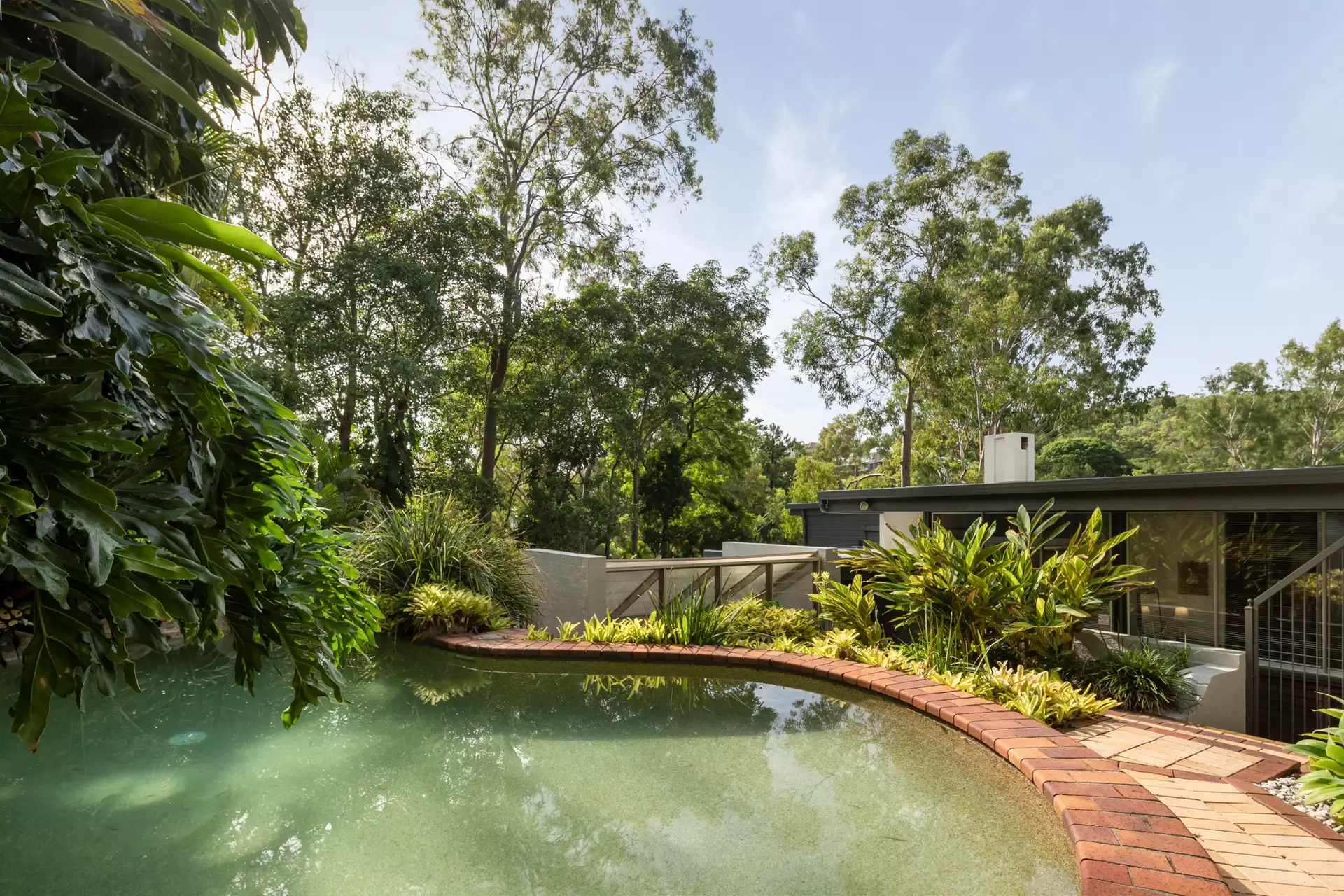 174 Tarragindi Road, Tarragindi Sold by Queensland Sotheby's International Realty - image 1