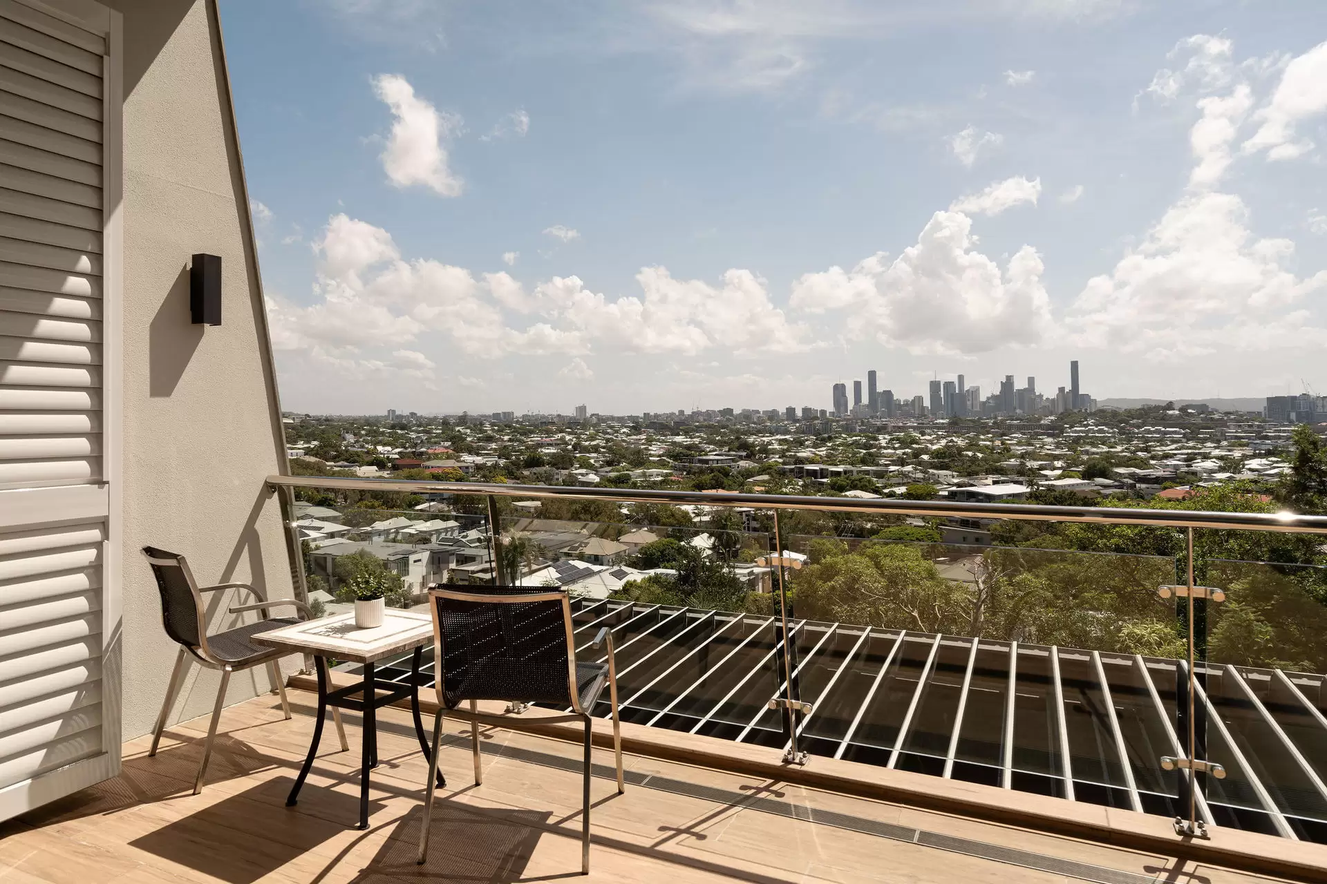 40 Wentworth Parade, Balmoral Sold by Queensland Sotheby's International Realty - image 1