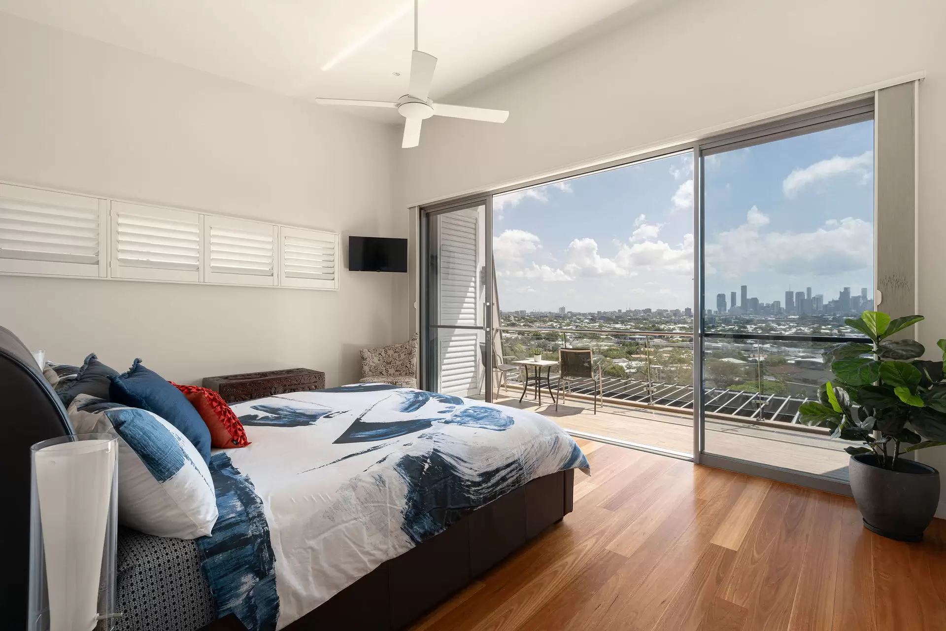 40 Wentworth Parade, Balmoral Sold by Queensland Sotheby's International Realty - image 1