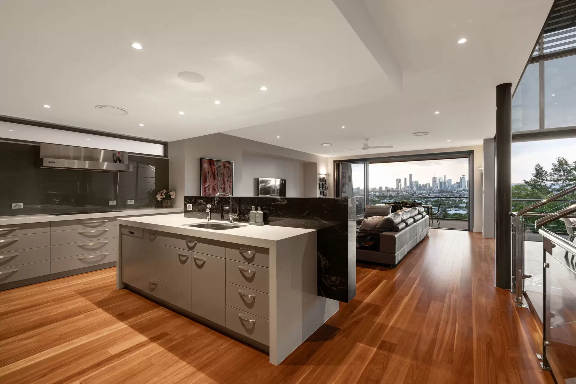 40 Wentworth Parade, Balmoral Sold by Queensland Sotheby's International Realty - image 1