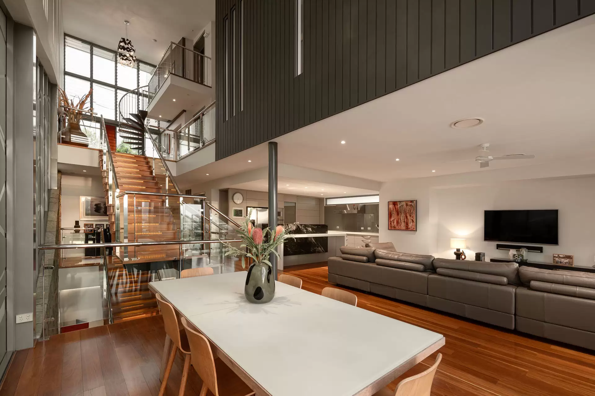 40 Wentworth Parade, Balmoral Sold by Queensland Sotheby's International Realty - image 1