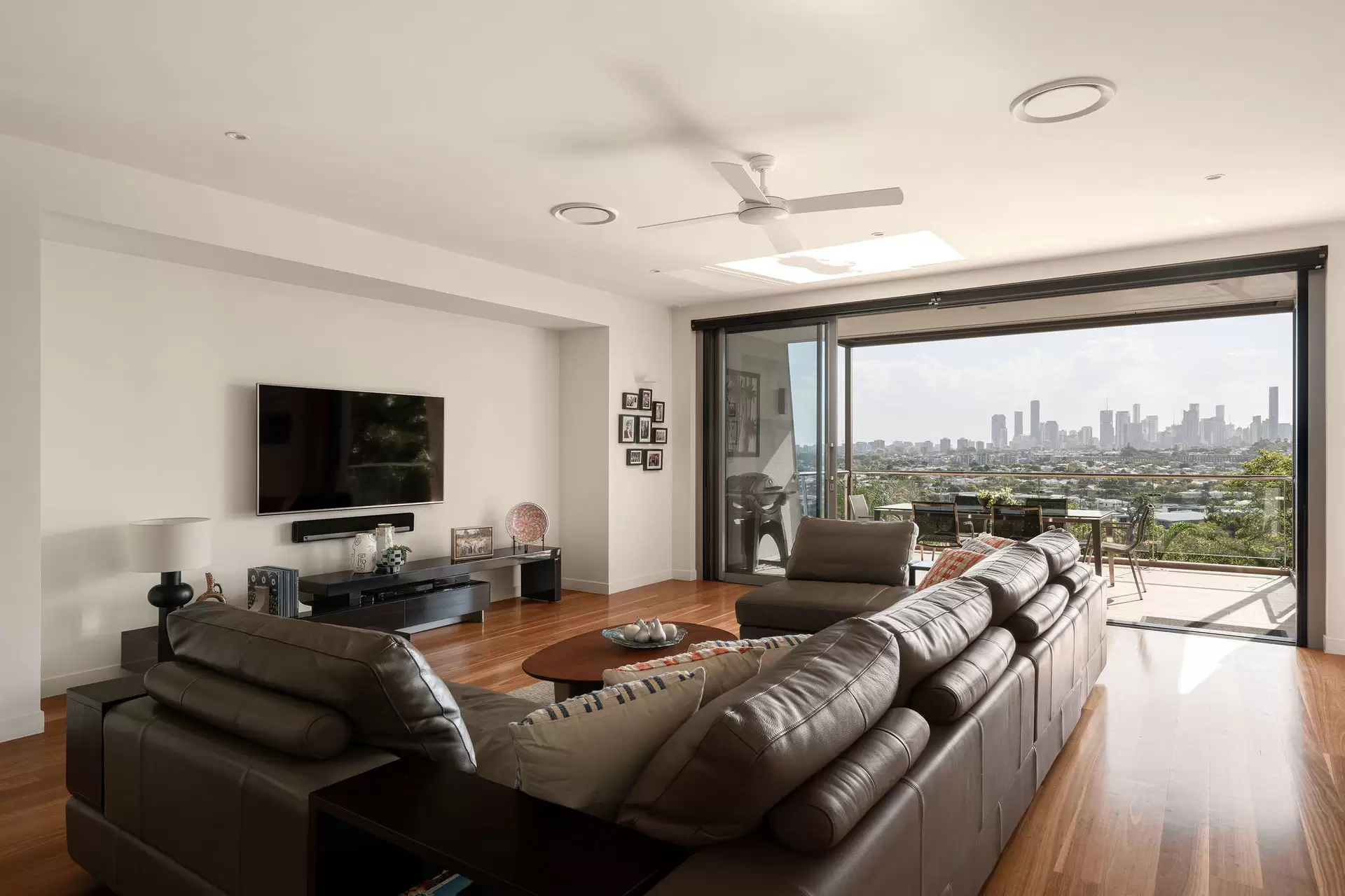 40 Wentworth Parade, Balmoral Sold by Queensland Sotheby's International Realty - image 1