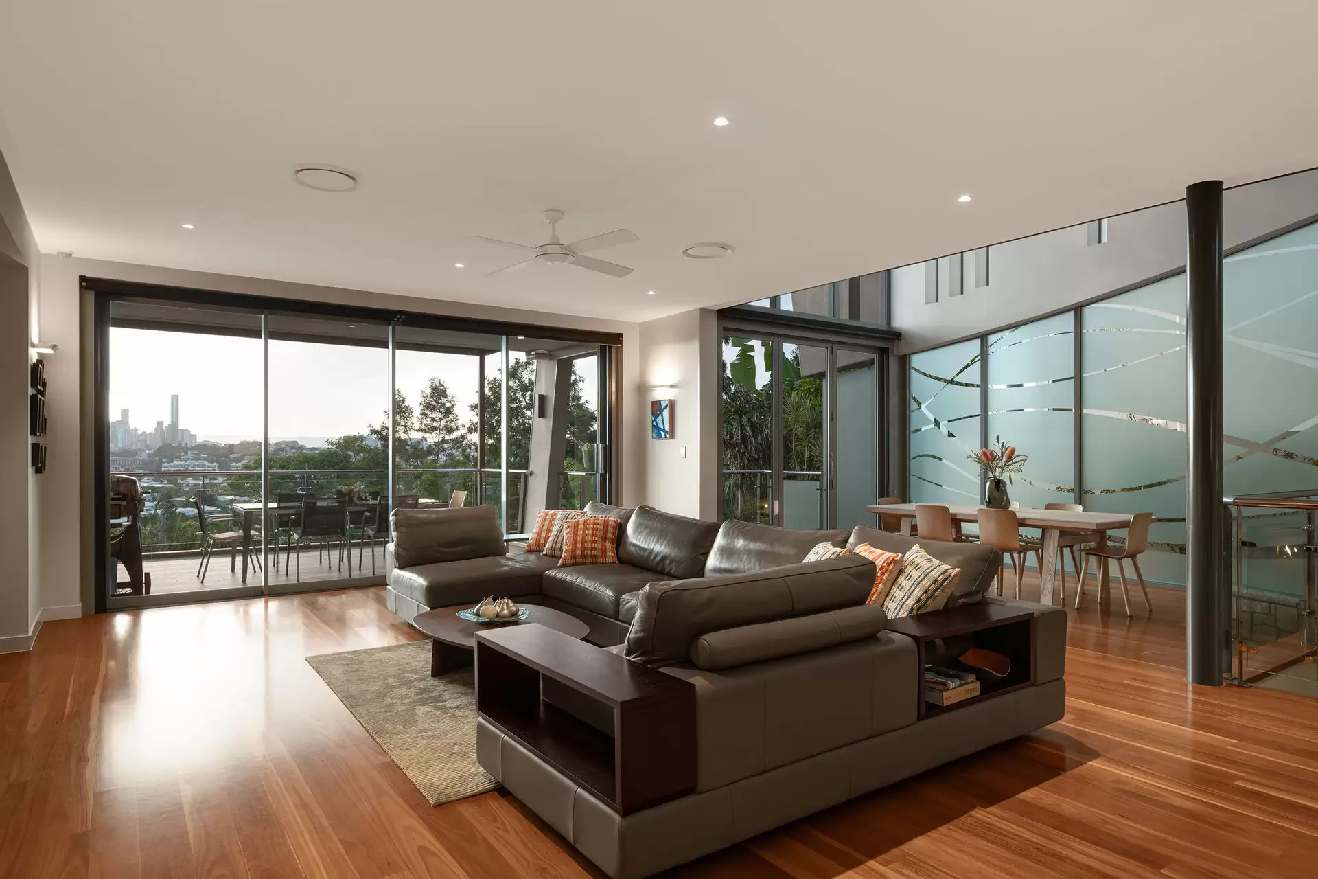 40 Wentworth Parade, Balmoral Sold by Queensland Sotheby's International Realty - image 1