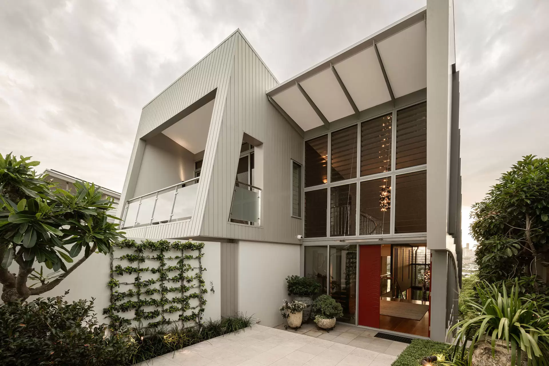 40 Wentworth Parade, Balmoral Sold by Queensland Sotheby's International Realty - image 1