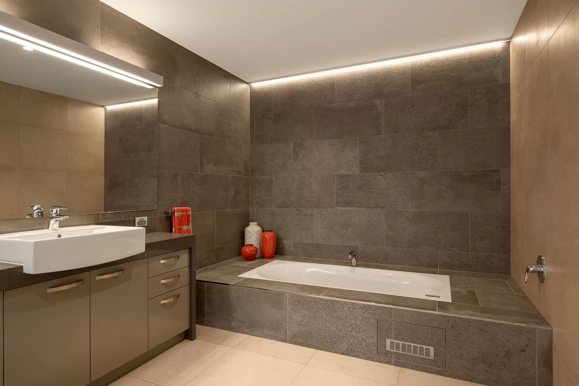 40 Wentworth Parade, Balmoral Sold by Queensland Sotheby's International Realty - image 1