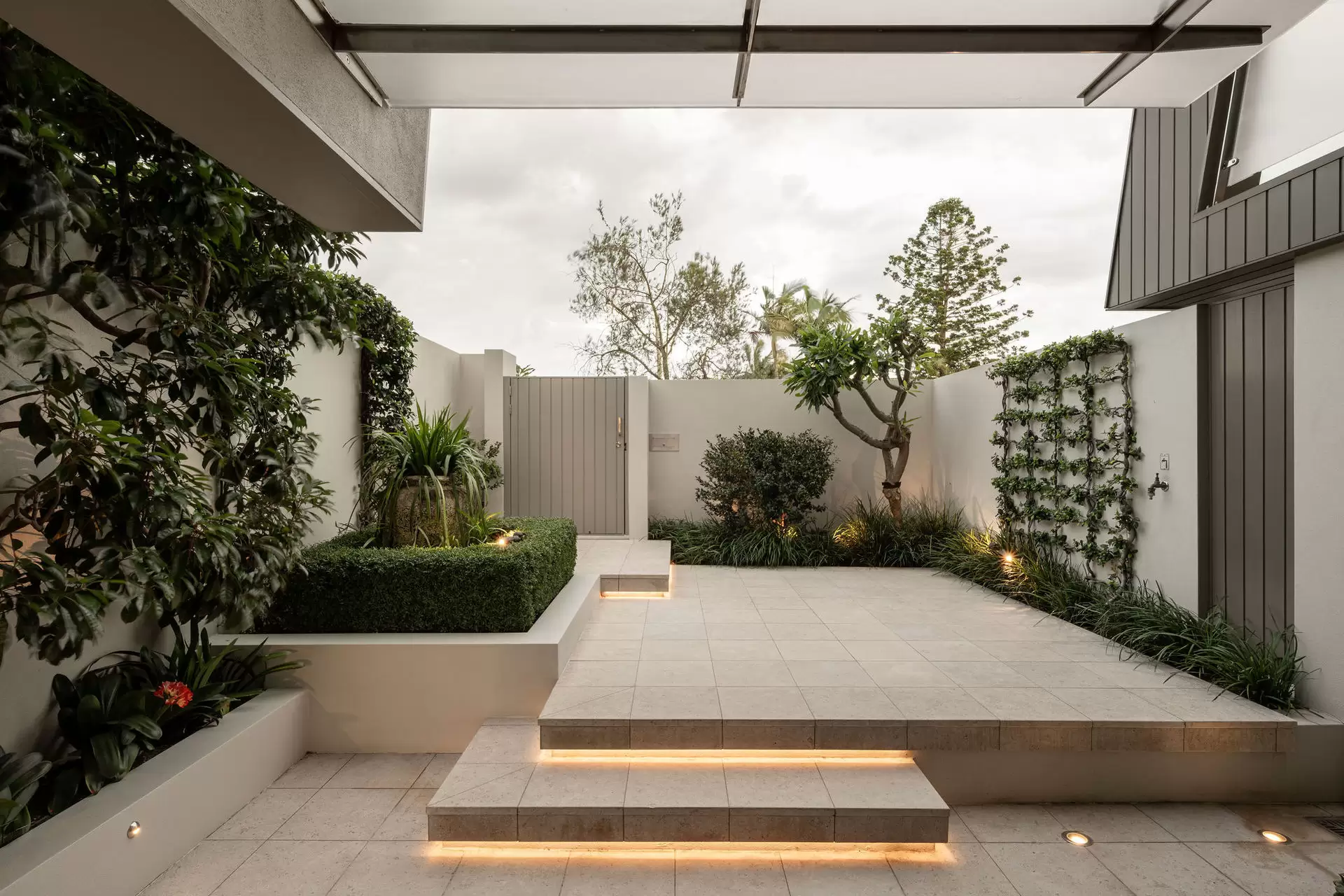 40 Wentworth Parade, Balmoral Sold by Queensland Sotheby's International Realty - image 1