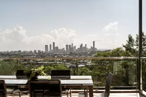 40 Wentworth Parade, Balmoral Sold by Queensland Sotheby's International Realty
