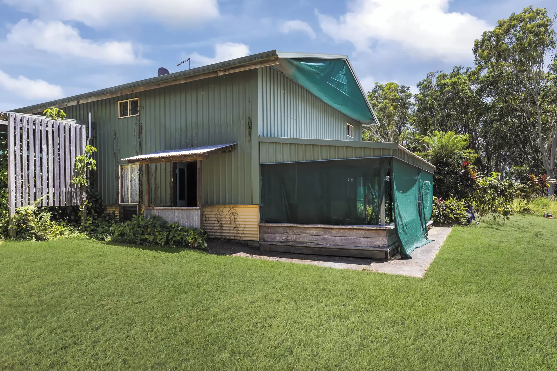 16-28 Rocky Passage Road, Redland Bay For Sale by Queensland Sotheby's International Realty - image 1