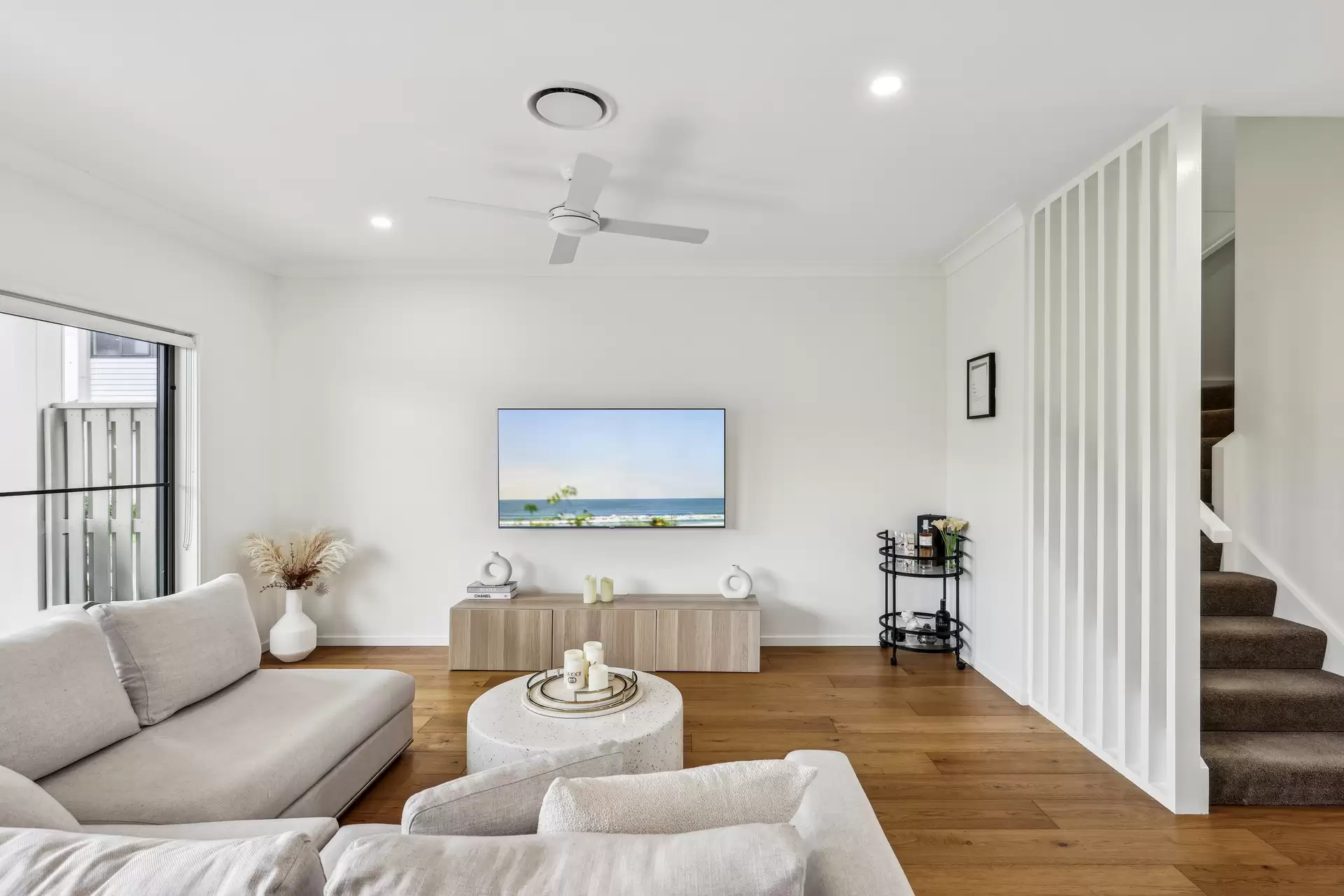 37/191 Marina Quays Boulevard, Hope Island Sold by  - image 1