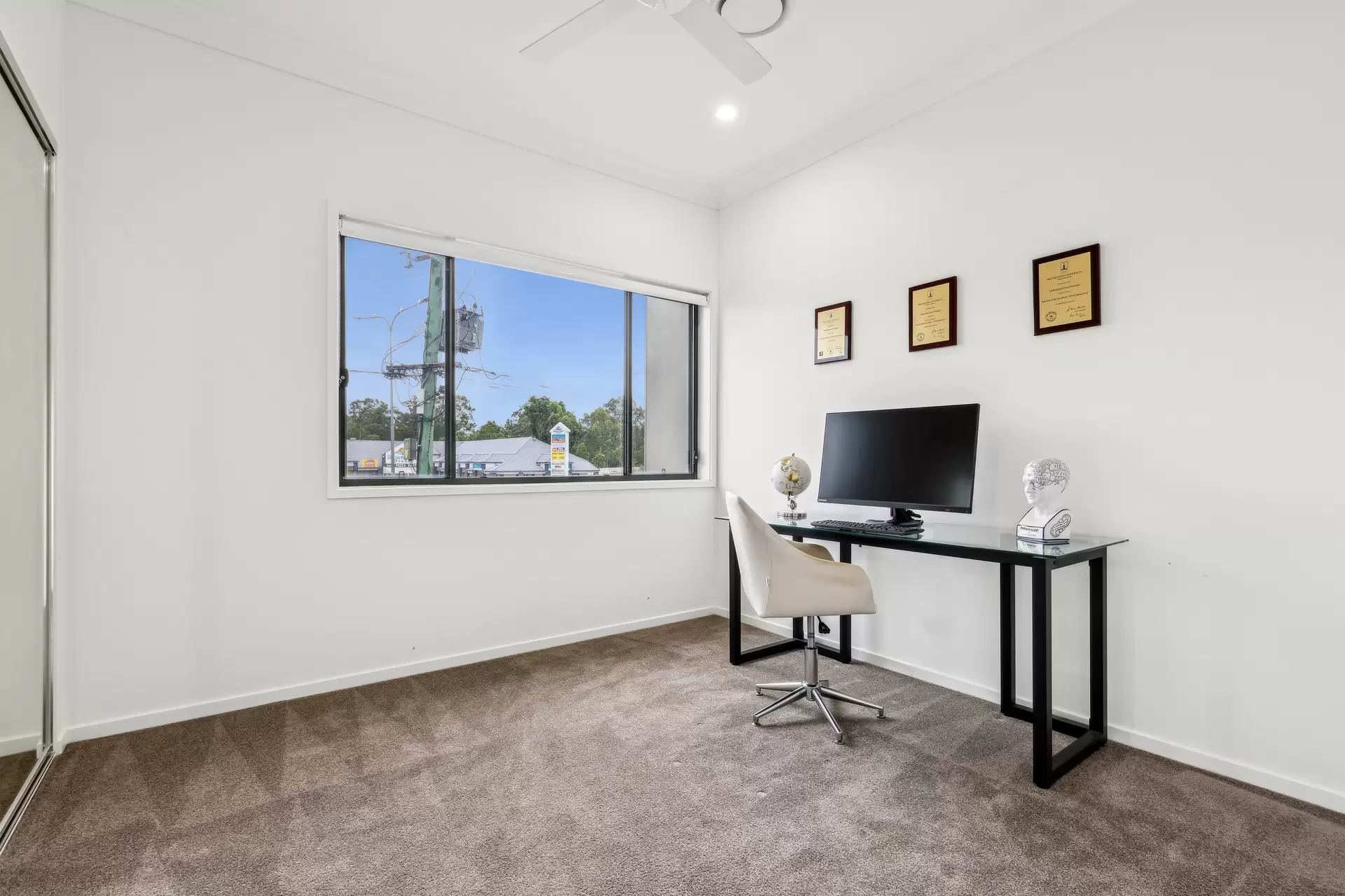37/191 Marina Quays Boulevard, Hope Island Sold by  - image 1