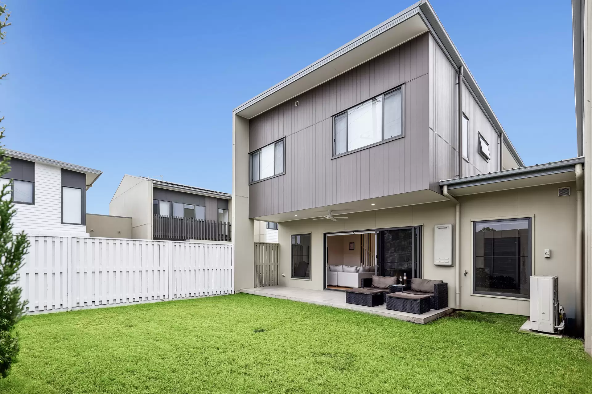 37/191 Marina Quays Boulevard, Hope Island Sold by  - image 1