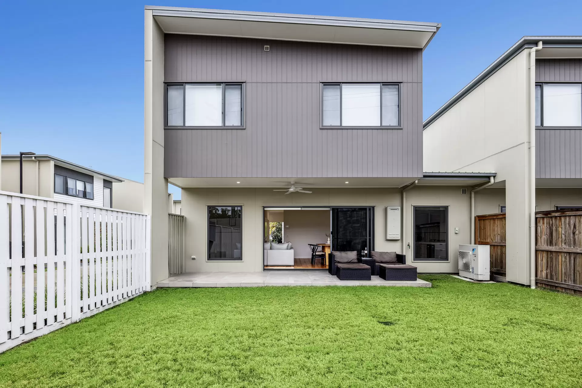 37/191 Marina Quays Boulevard, Hope Island Sold by  - image 1