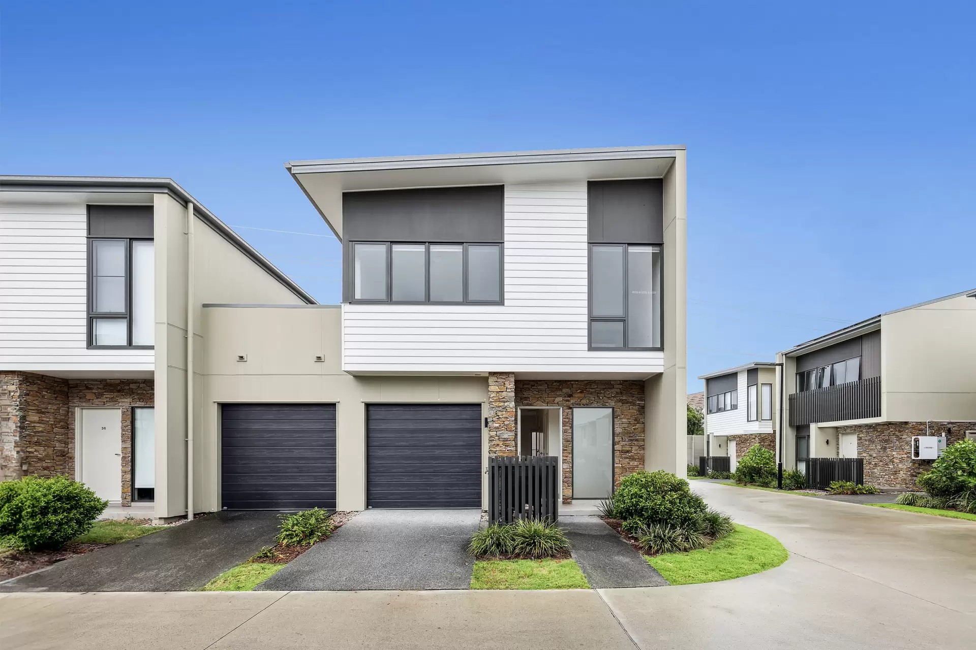 37/191 Marina Quays Boulevard, Hope Island Sold by  - image 1