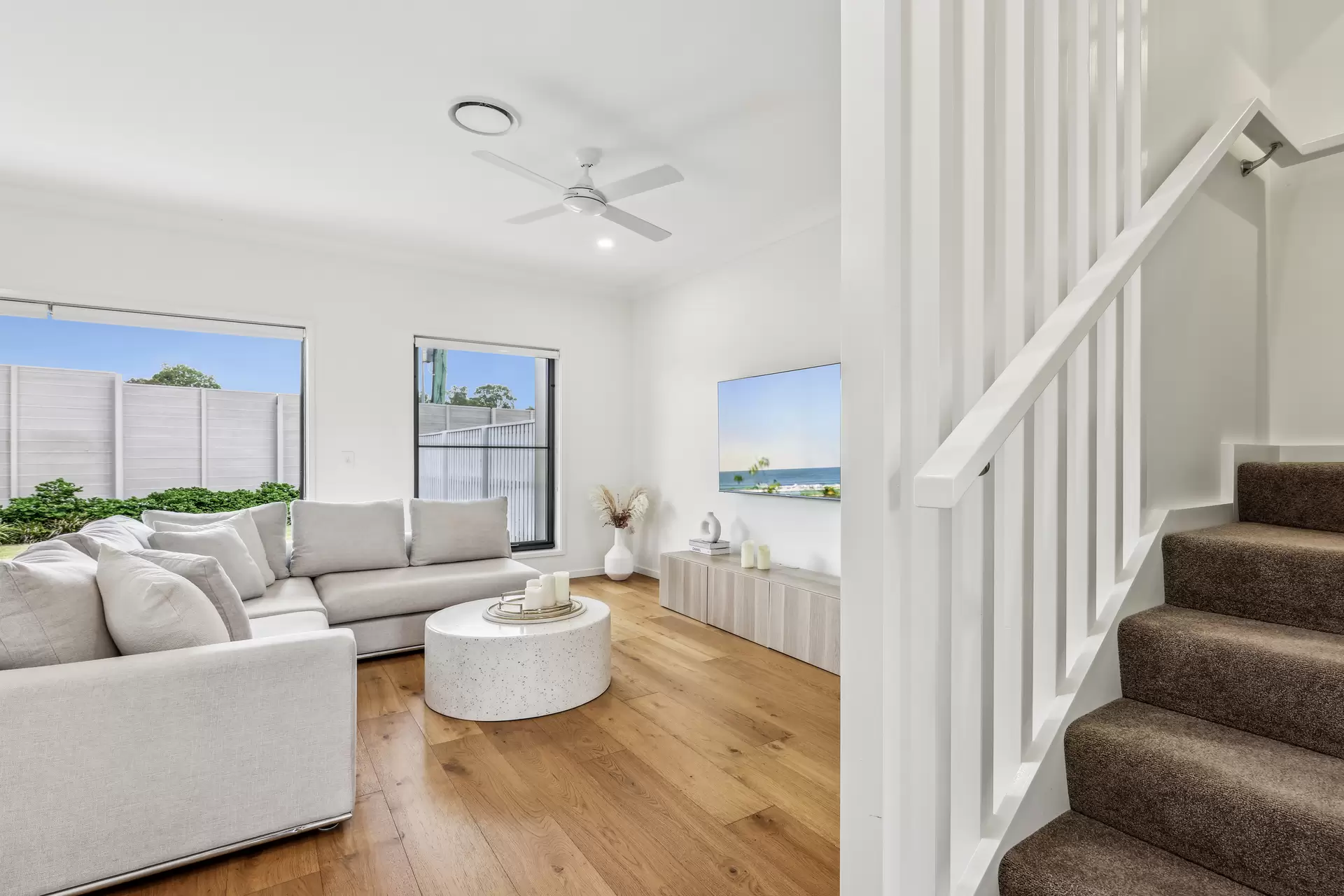 37/191 Marina Quays Boulevard, Hope Island Sold by  - image 1