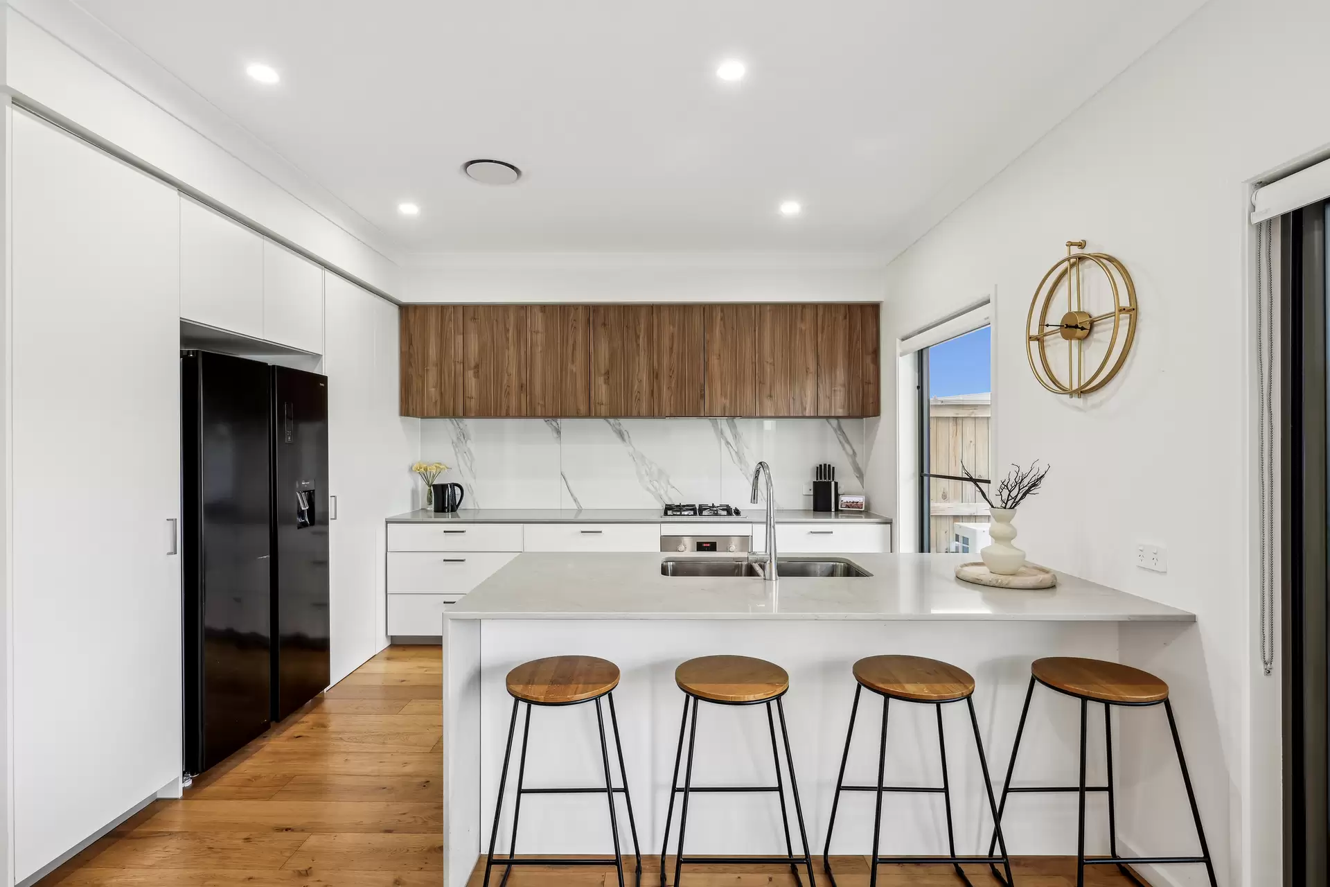 37/191 Marina Quays Boulevard, Hope Island Sold by  - image 1