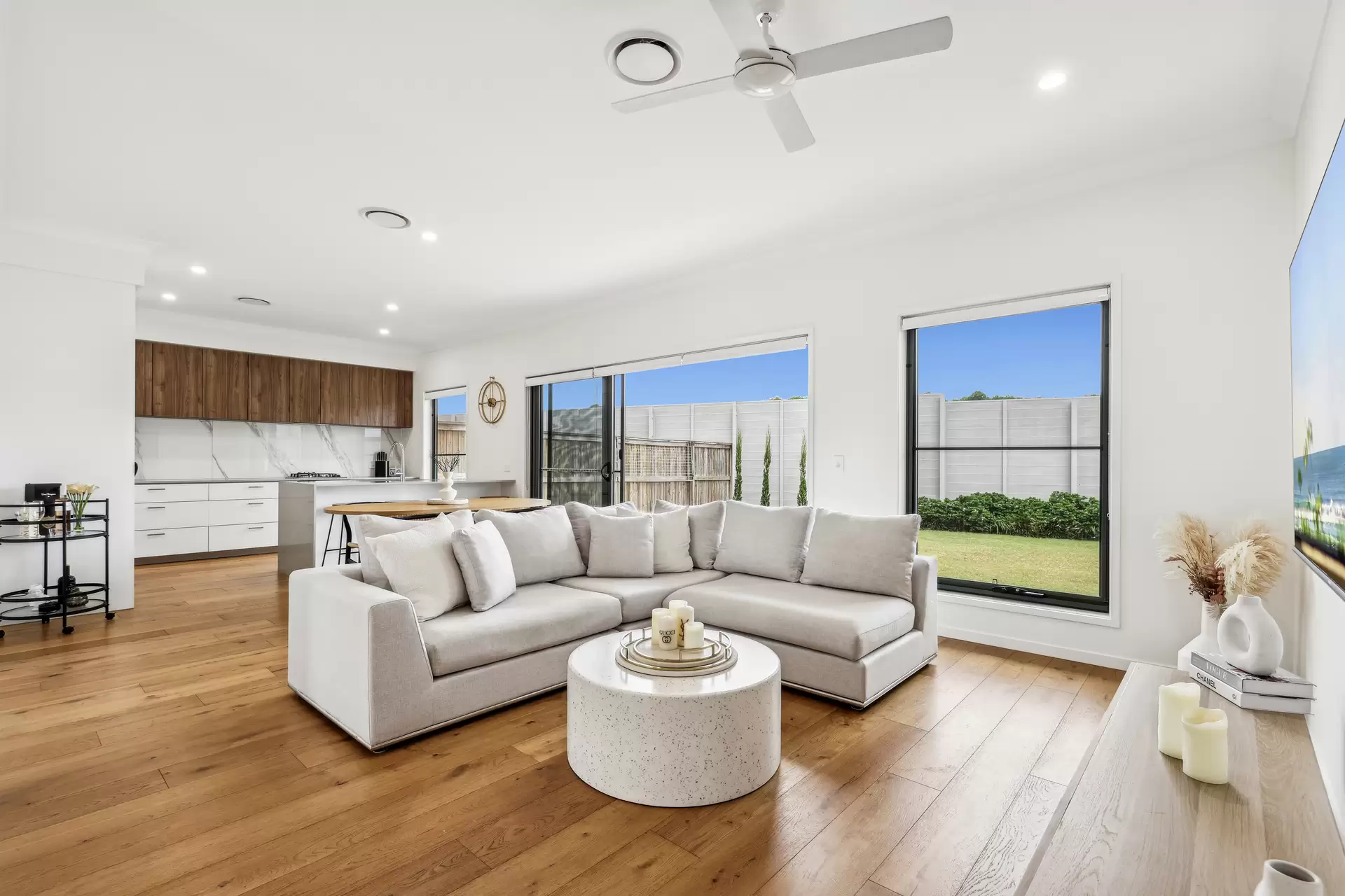 37/191 Marina Quays Boulevard, Hope Island Sold by  - image 1