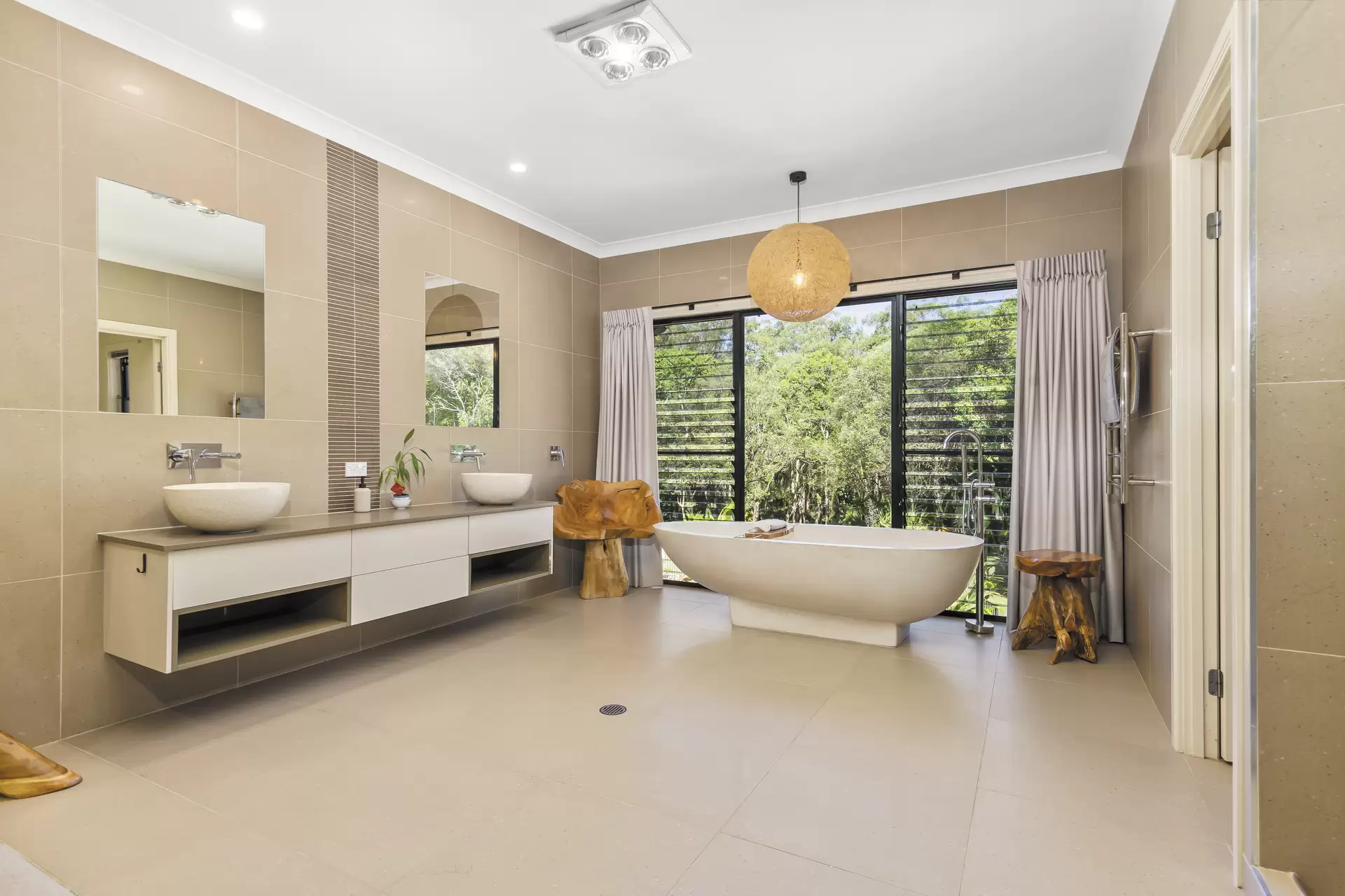 8 Viola Drive, Redland Bay Sold by Queensland Sotheby's International Realty - image 1
