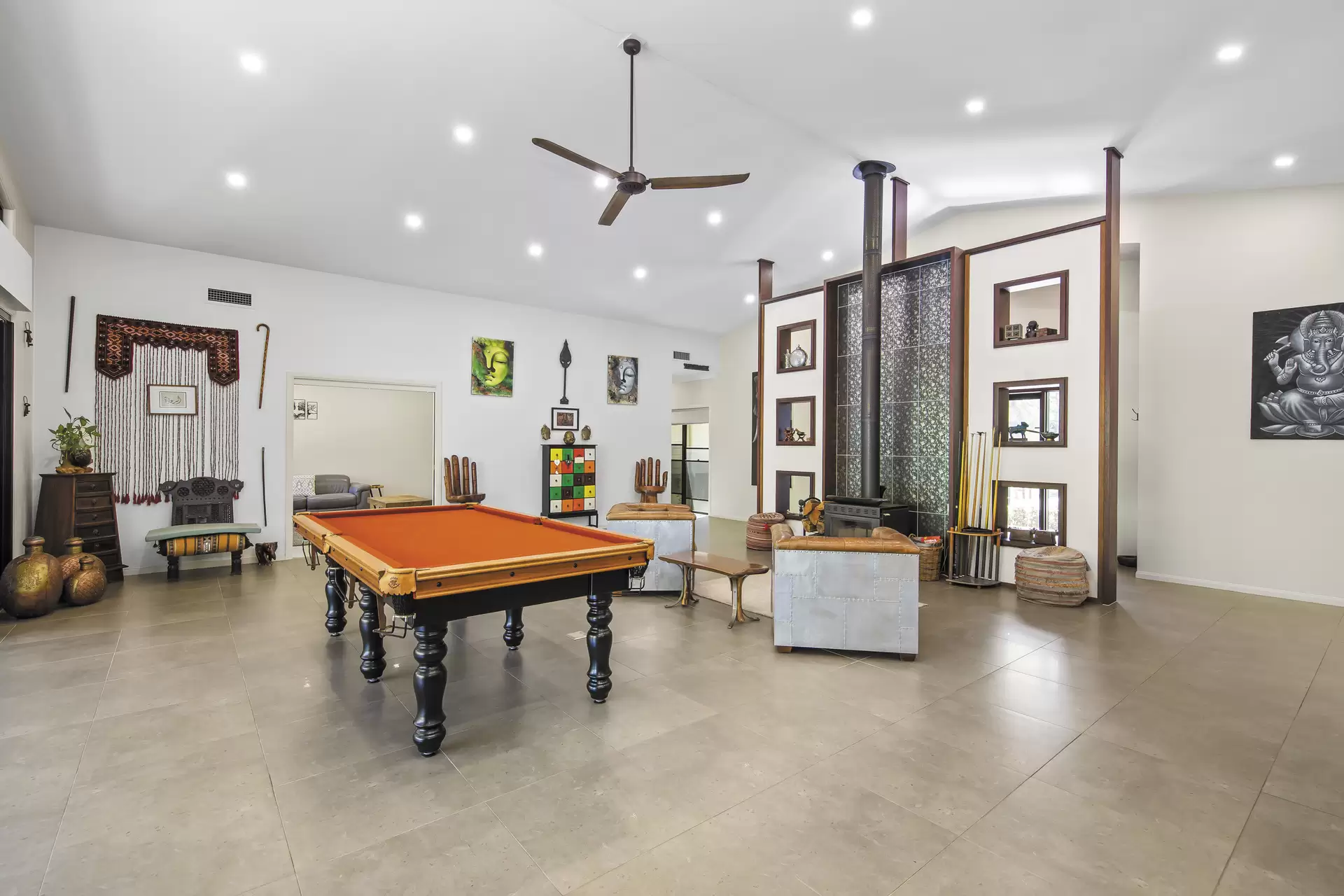 8 Viola Drive, Redland Bay Sold by Queensland Sotheby's International Realty - image 1