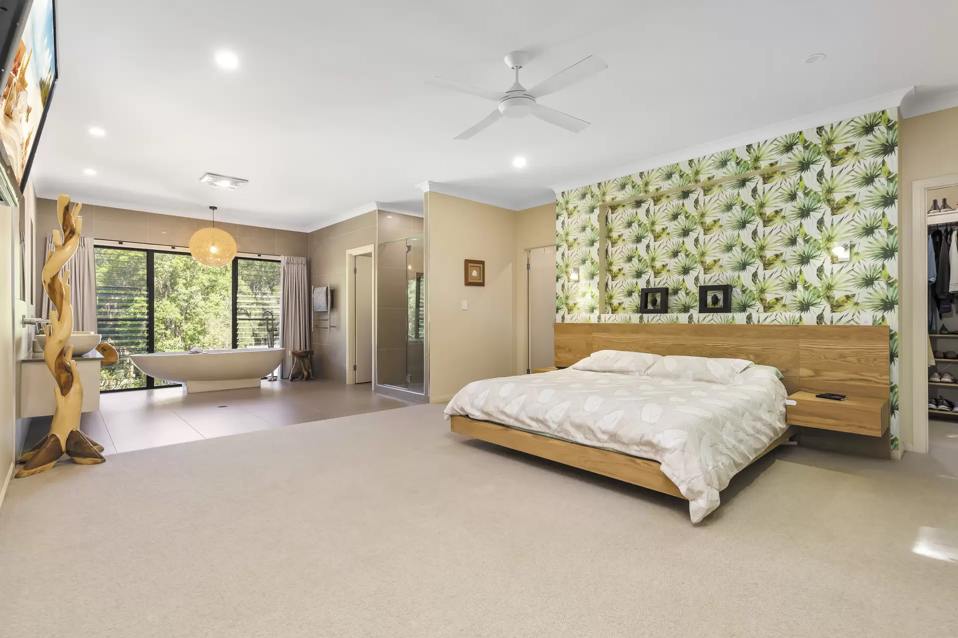 8 Viola Drive, Redland Bay Sold by Queensland Sotheby's International Realty - image 1