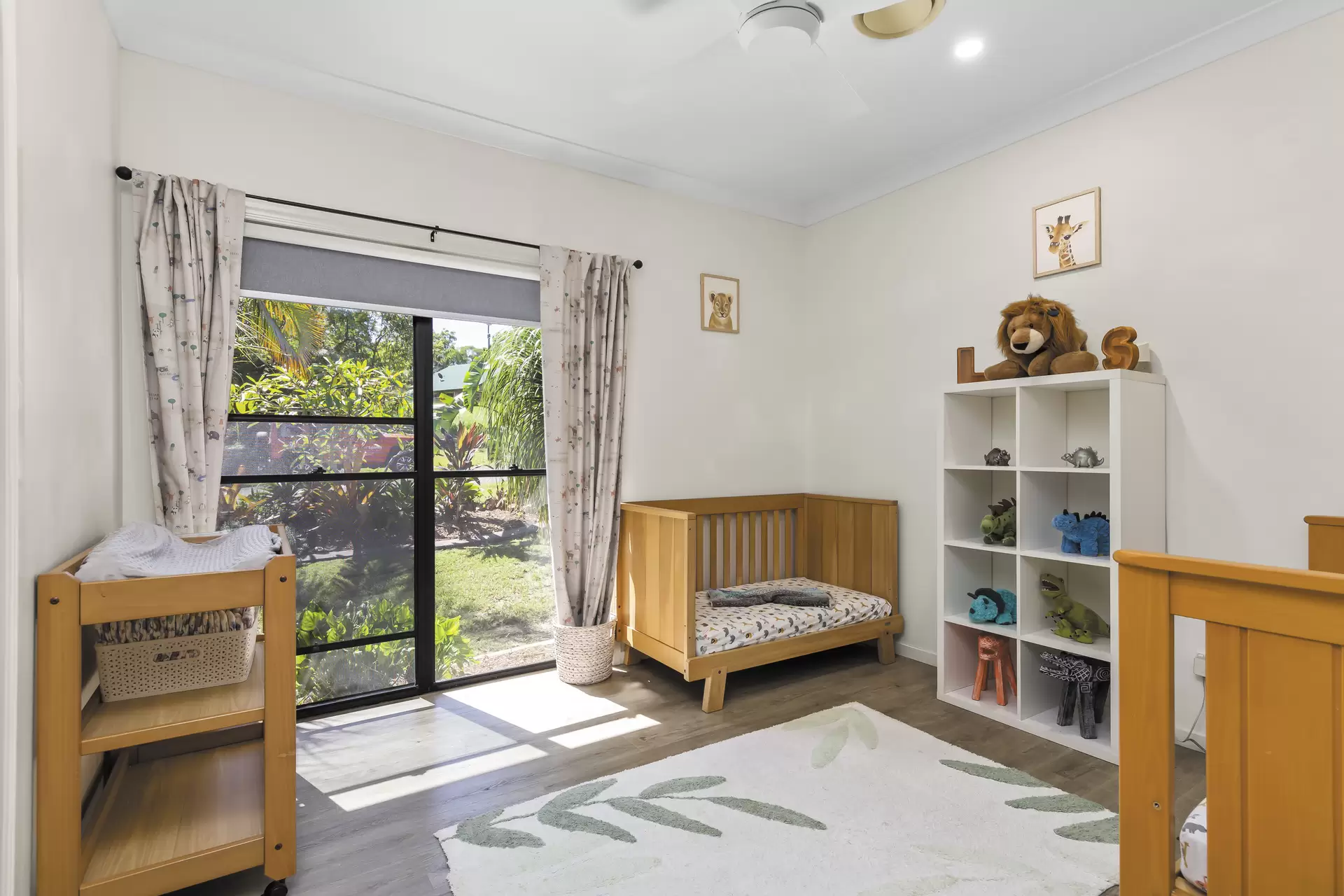 8 Viola Drive, Redland Bay Sold by Queensland Sotheby's International Realty - image 1