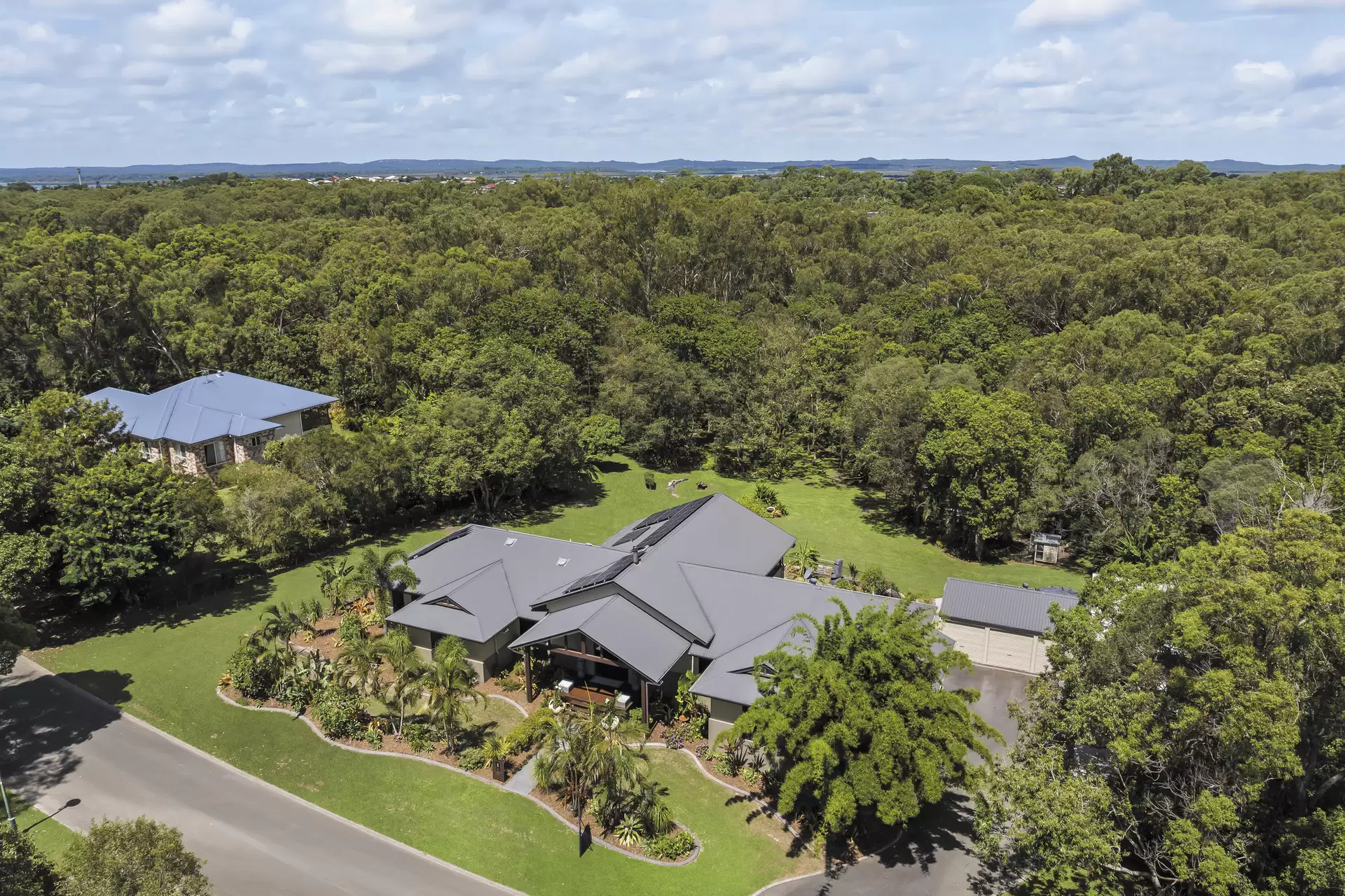 8 Viola Drive, Redland Bay Sold by  - image 1