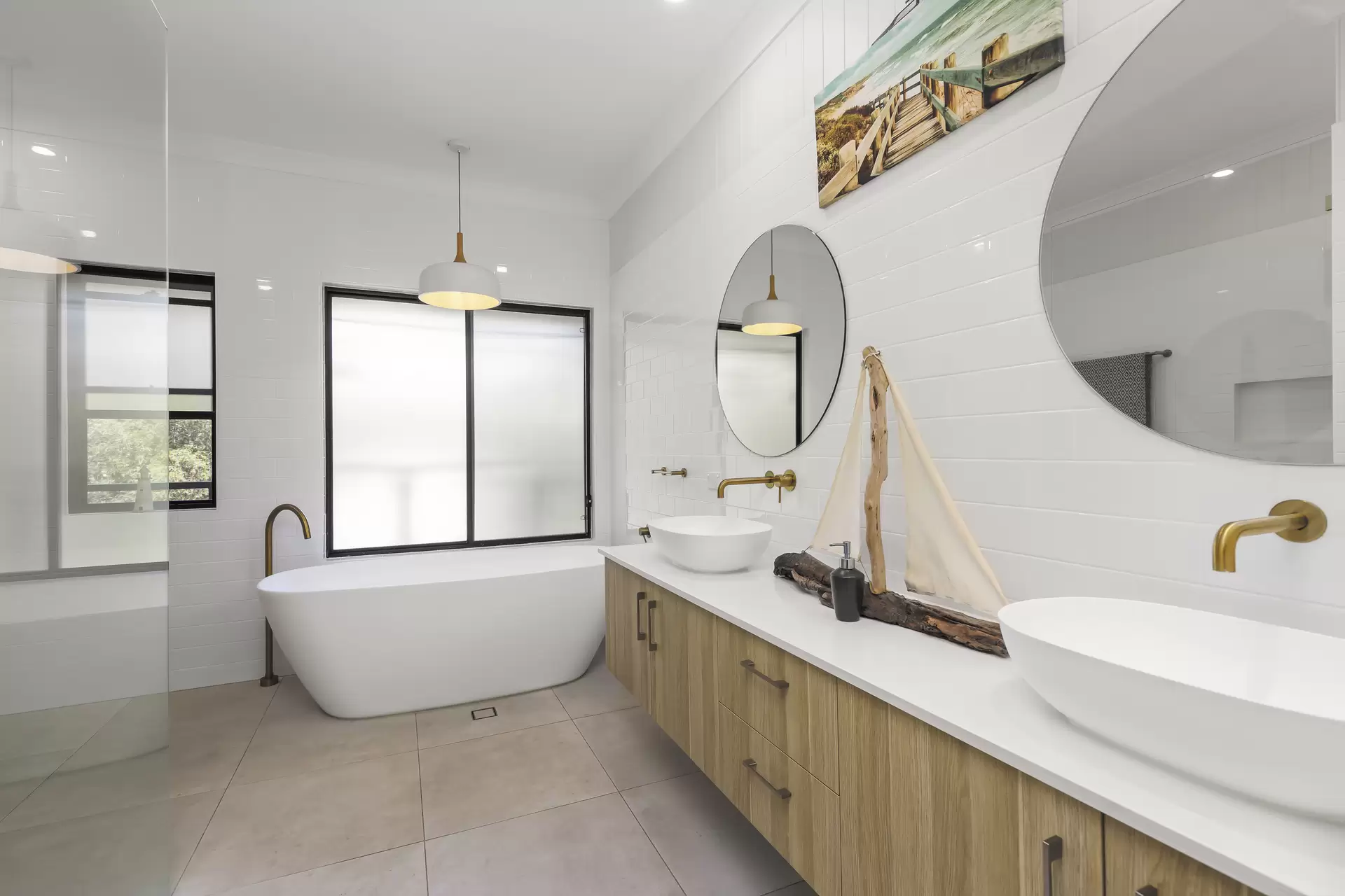 8 Viola Drive, Redland Bay Sold by Queensland Sotheby's International Realty - image 1